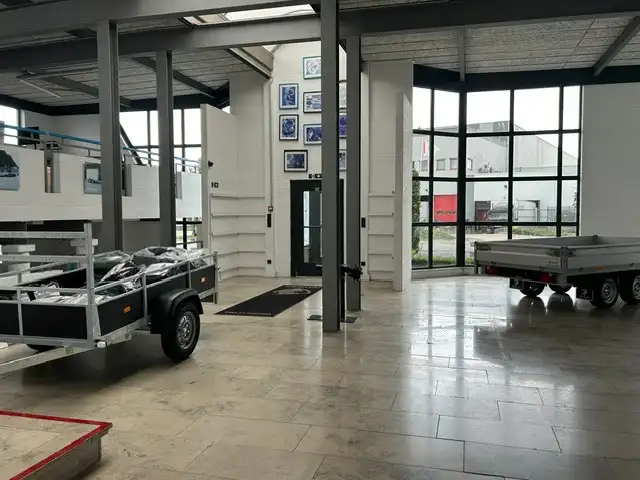 BEDRIJFSPAND MET SHOWROOM EN KANTOREN foto 14
