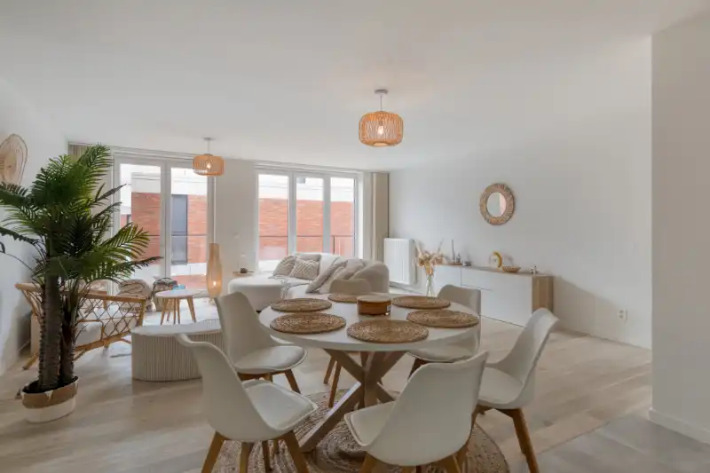 Stijlvol 2-slaapkamerappartement met autostaanplaats op een rustige ligging. foto 4