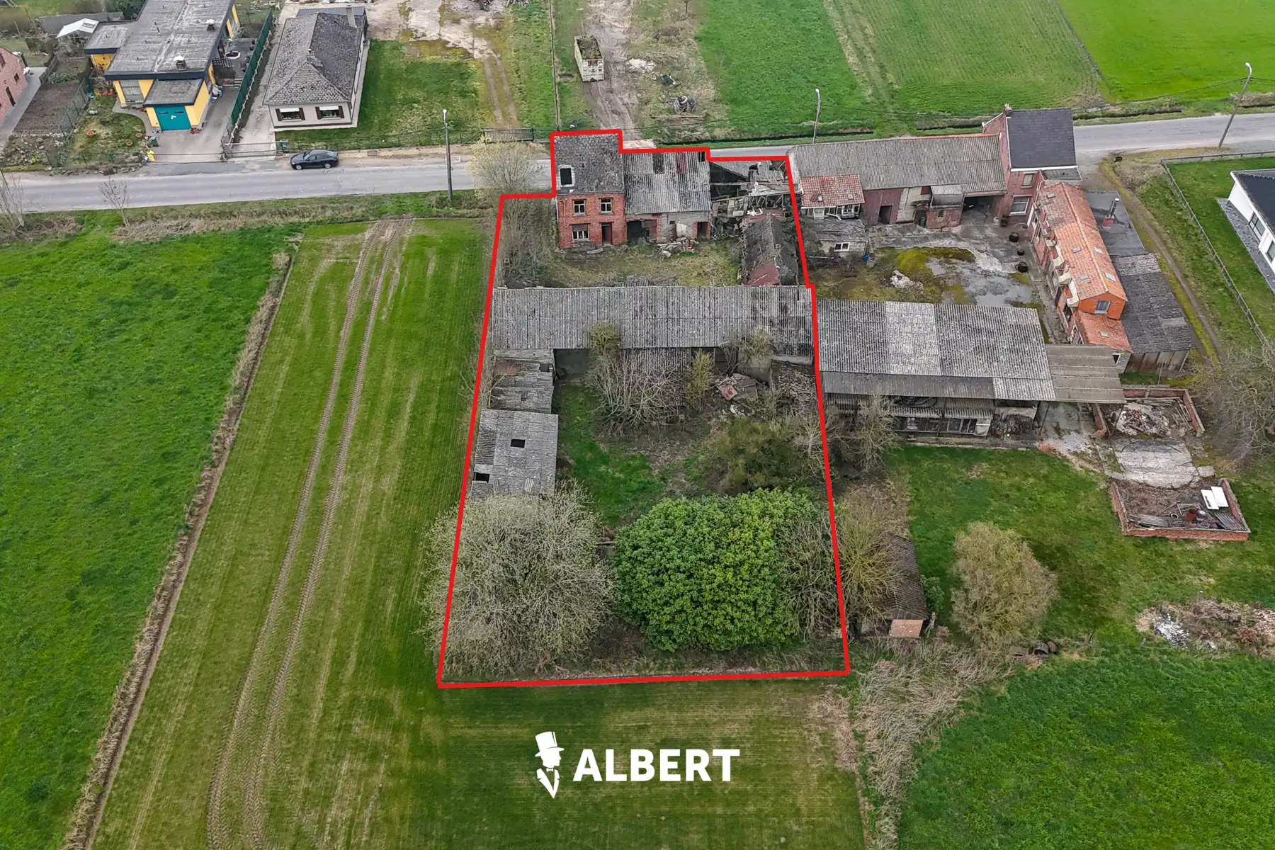 Perceel van 1330 m² met loods in groene omgeving foto 3