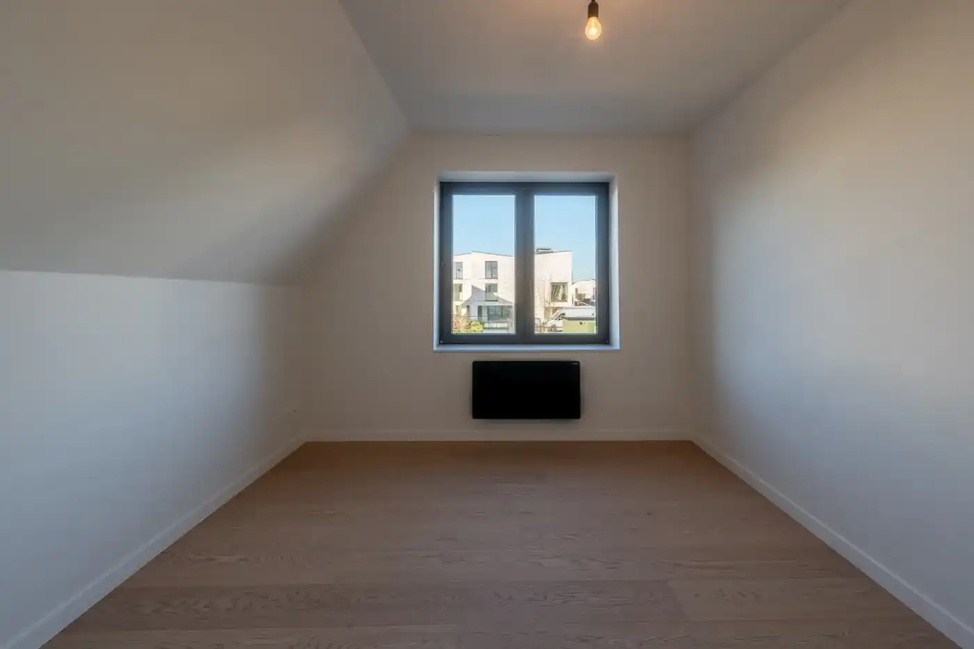 Volledig gerenoveerde en energiezuinige woning met prachtige diepe tuin foto 18