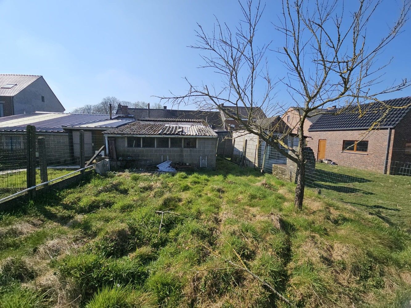Ruime, grondig te renoveren woningn op 7a foto 3