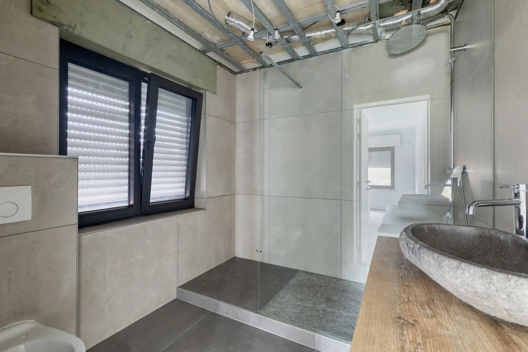 Ruime verder af te werken 2-gevel met 4 slaapkamers foto 4