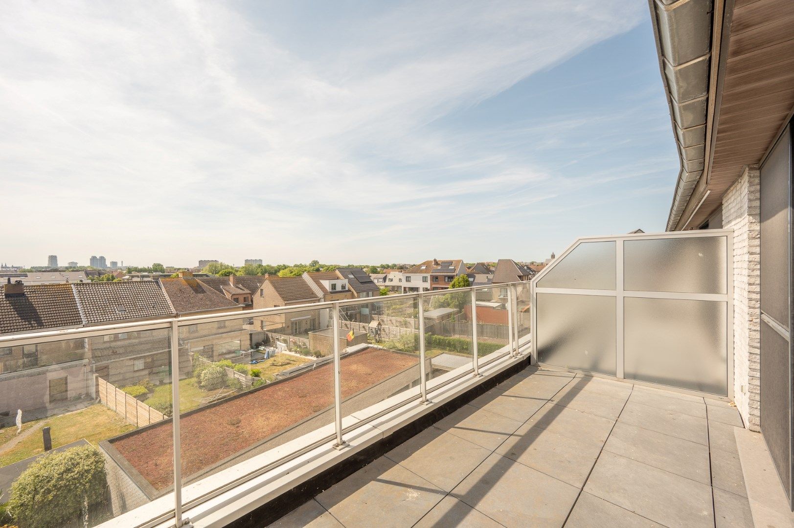 Instapklaar appartement met garage op centrale ligging te Bredene. foto 9