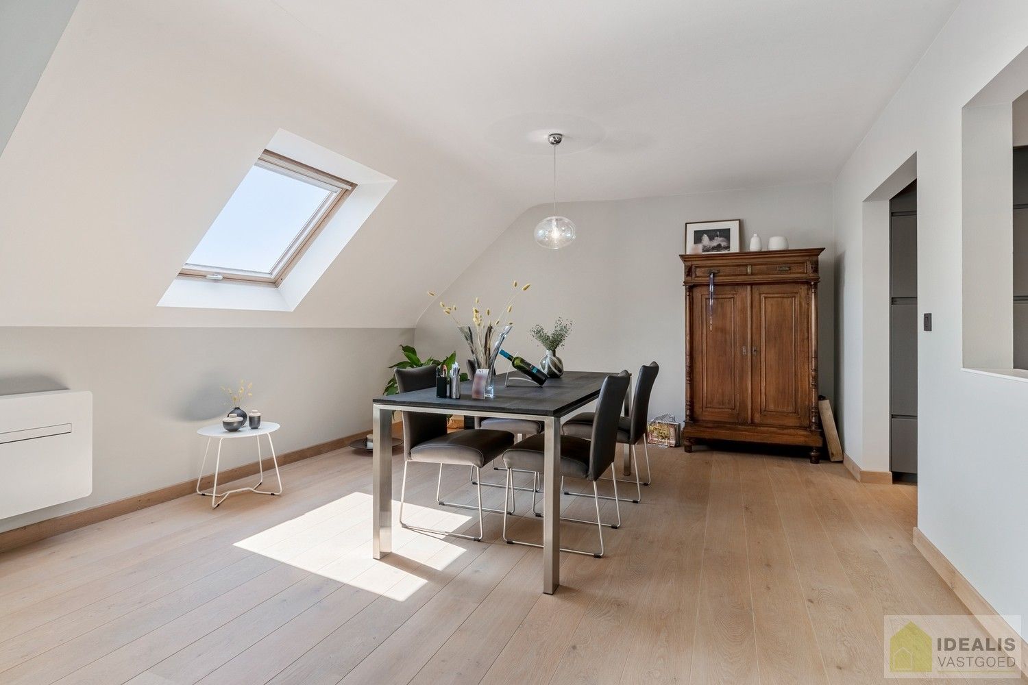 DEALIS VASTGOED – INSTAPKLAAR APPARTEMENT MET 2 SLAAPKAMERS, LICHTRIJKE LEEFRUIMTE, BADKAMER, GOED UITGERUSTE KEUKEN, GARAGEBOX EN AUTOSTAANPLAATS OP EEN UITERST GUNSTIGE LOCATIE AAN DE RAND VAN HET CENTRUM VAN PELT! foto 28