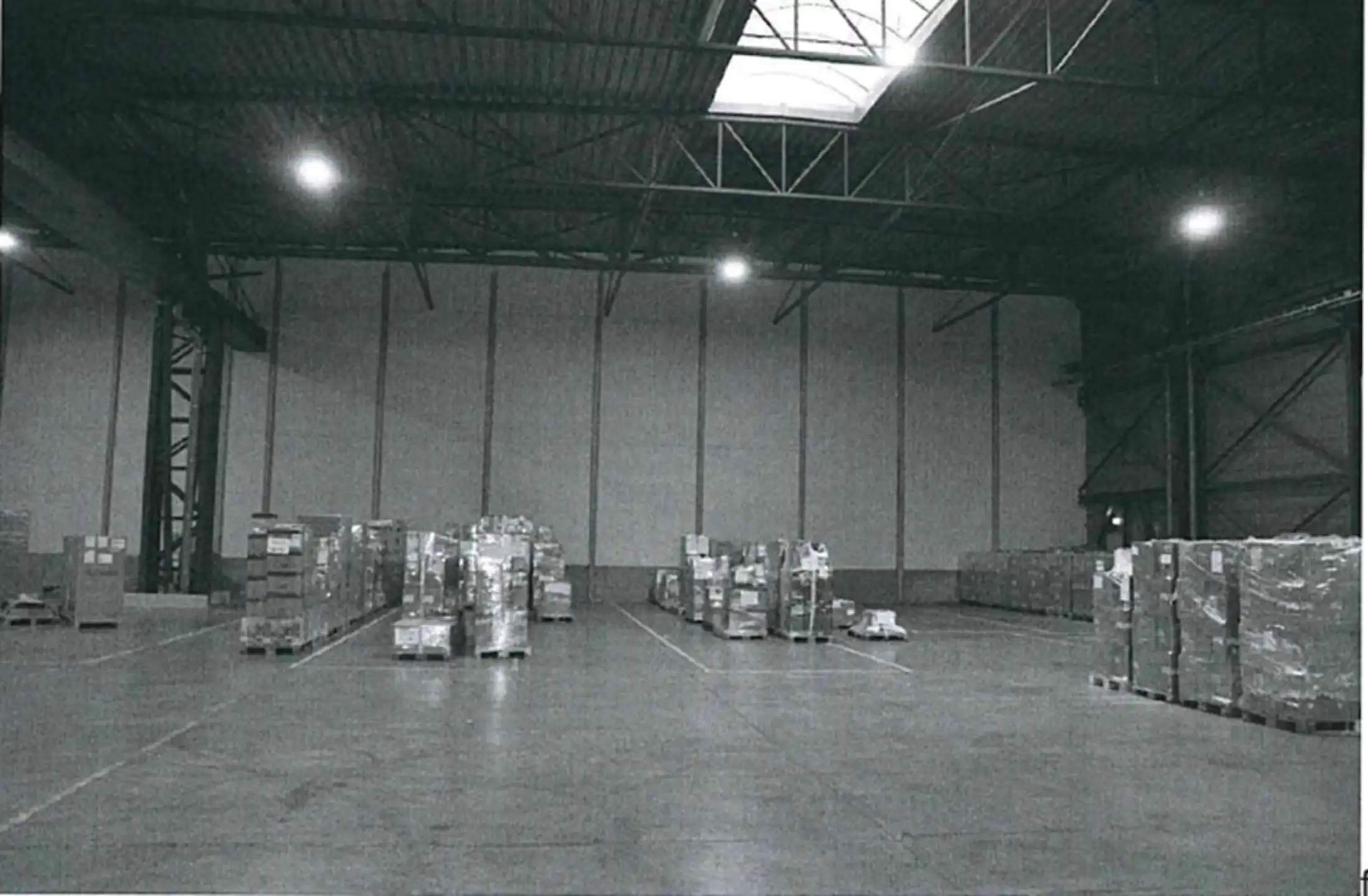Te Huur Genk: Magazijn 1  poort + 170m² kantoor foto 9