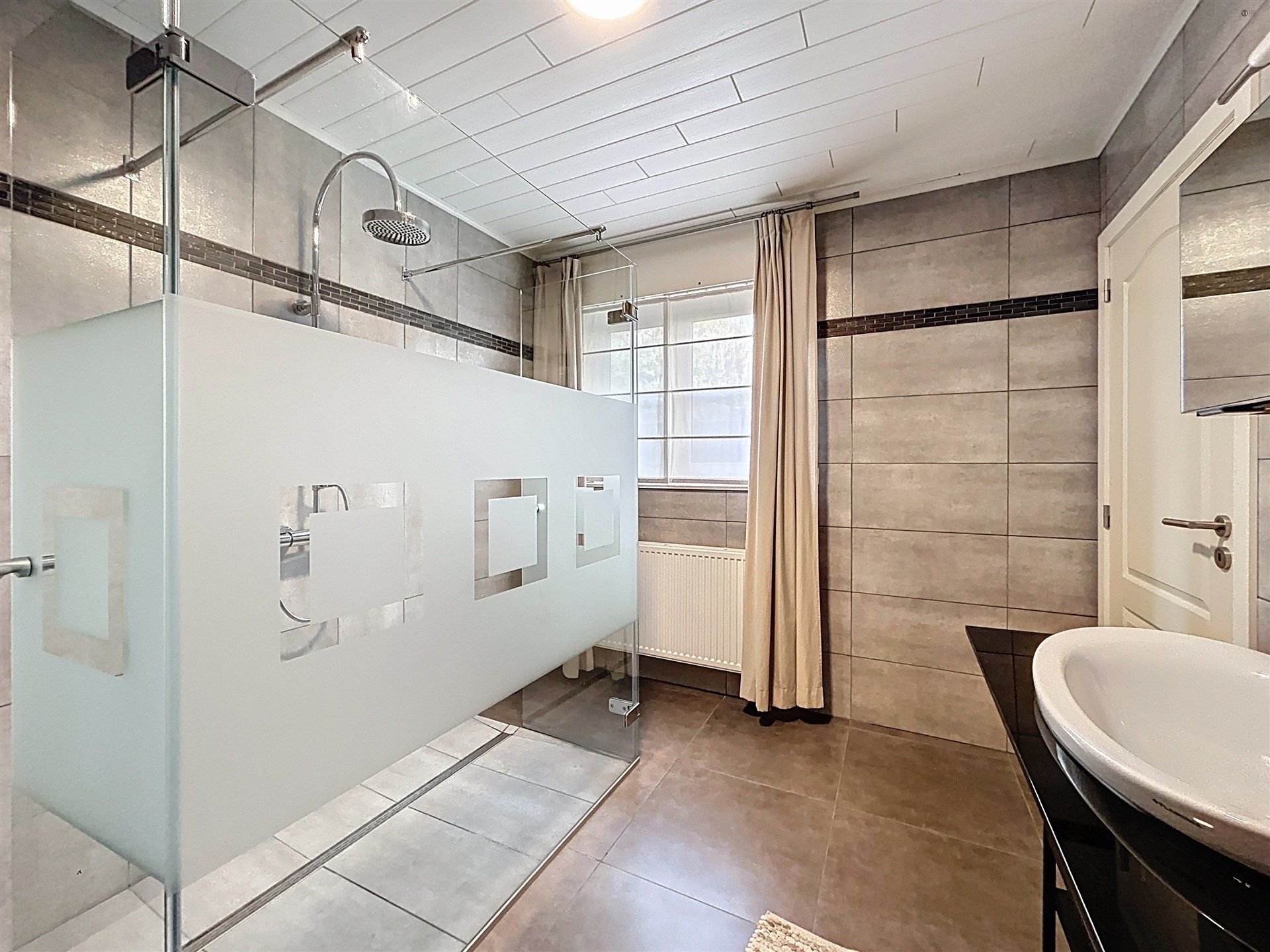 Open bebouwing met 3 slaapkamers en garage op perceel van 644m² foto 11