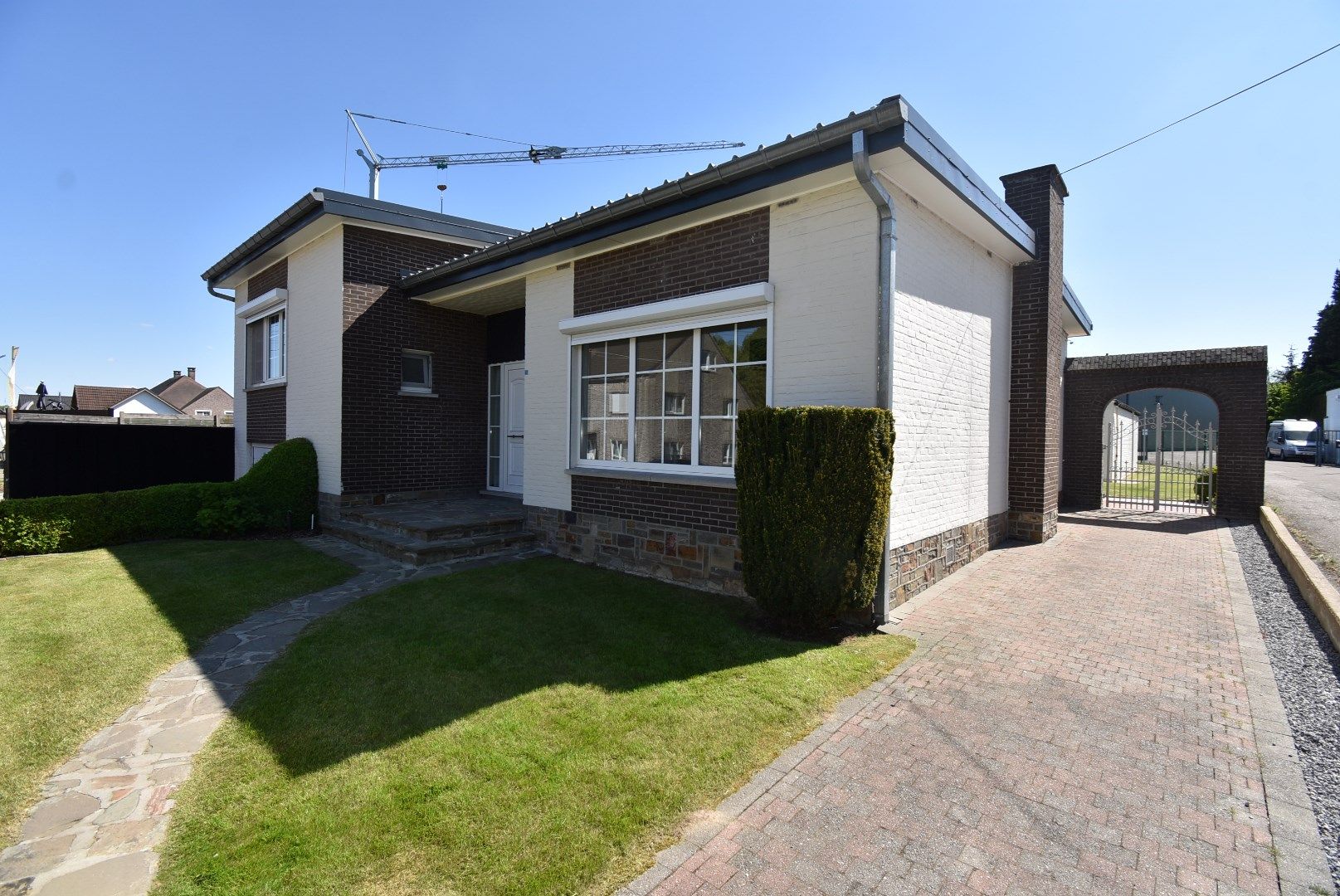 ** WACHTLIJST VOLZET **Verzorgde vrijstaande woning met 3 slaapkamers vlakbij centrum Hoeselt foto 4