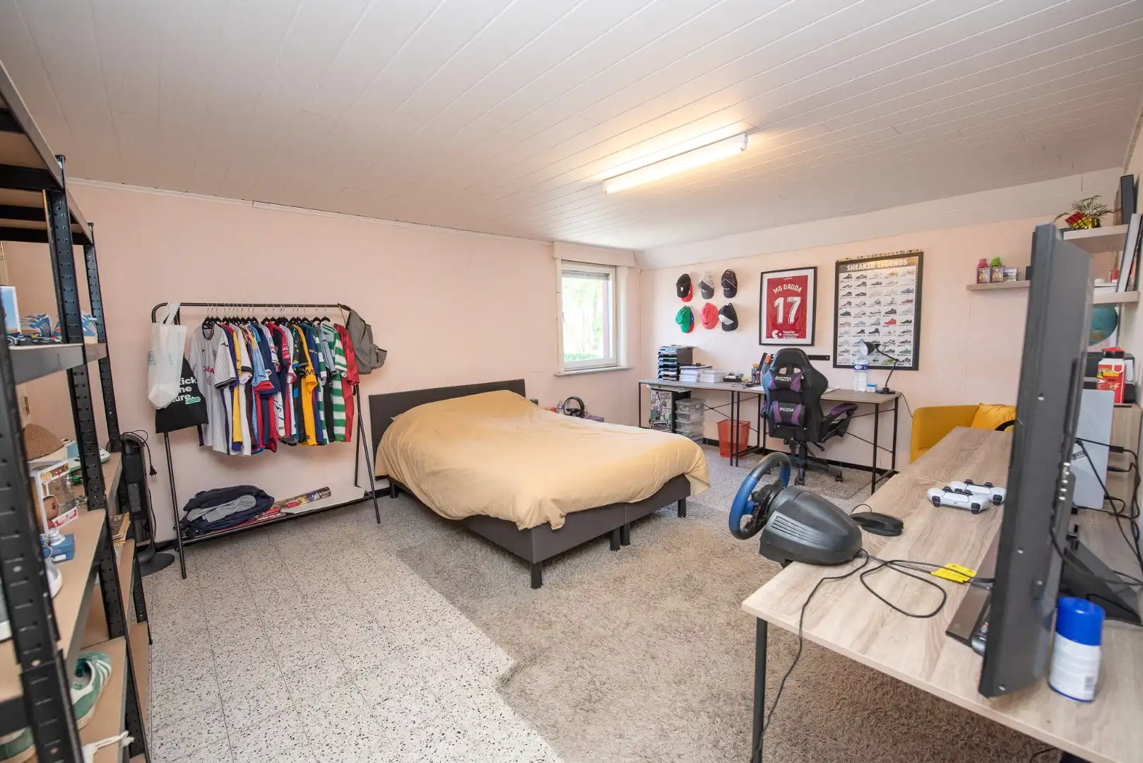 Ruime woning in "De Piste" met garage & tuin te huur! foto 11