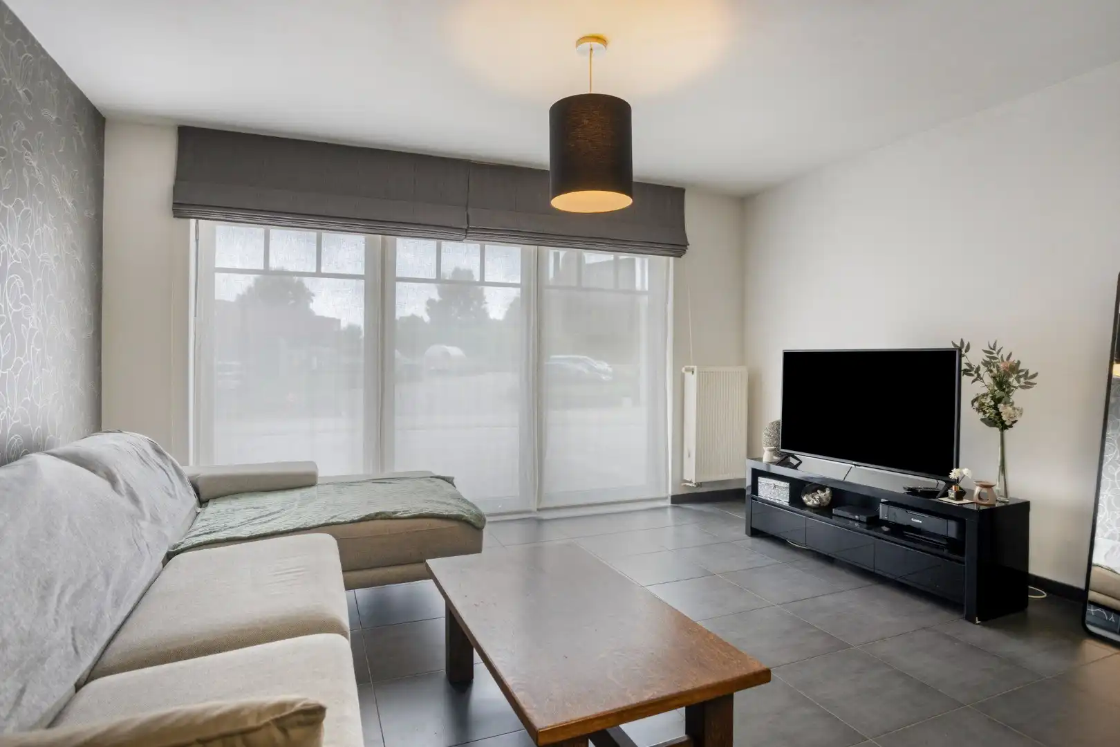 Instapklaar gelijkvloers appartement met 1 slpk, tuintje en autostaanplaats in het centrum ! foto 3