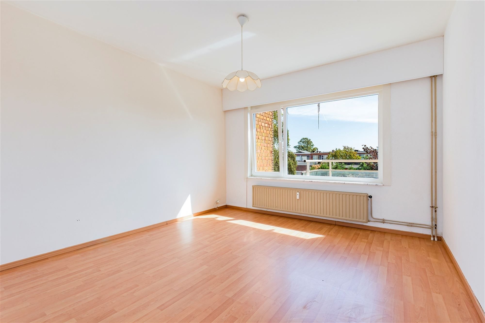 Ruim op te frissen 2 slk appartement met terras foto 15