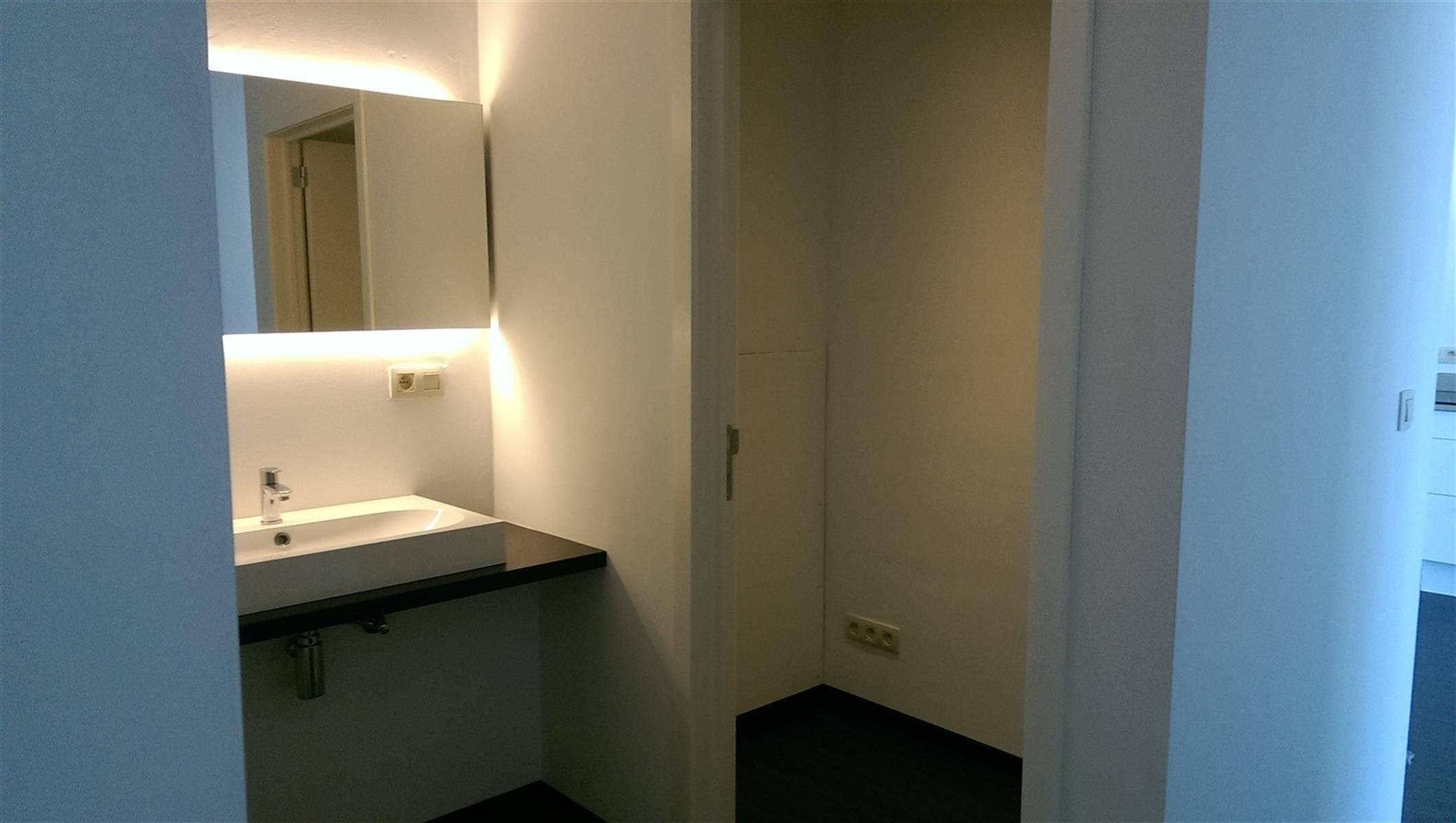 Verzorgde handelsruimte met parkeergelegenheid foto 10