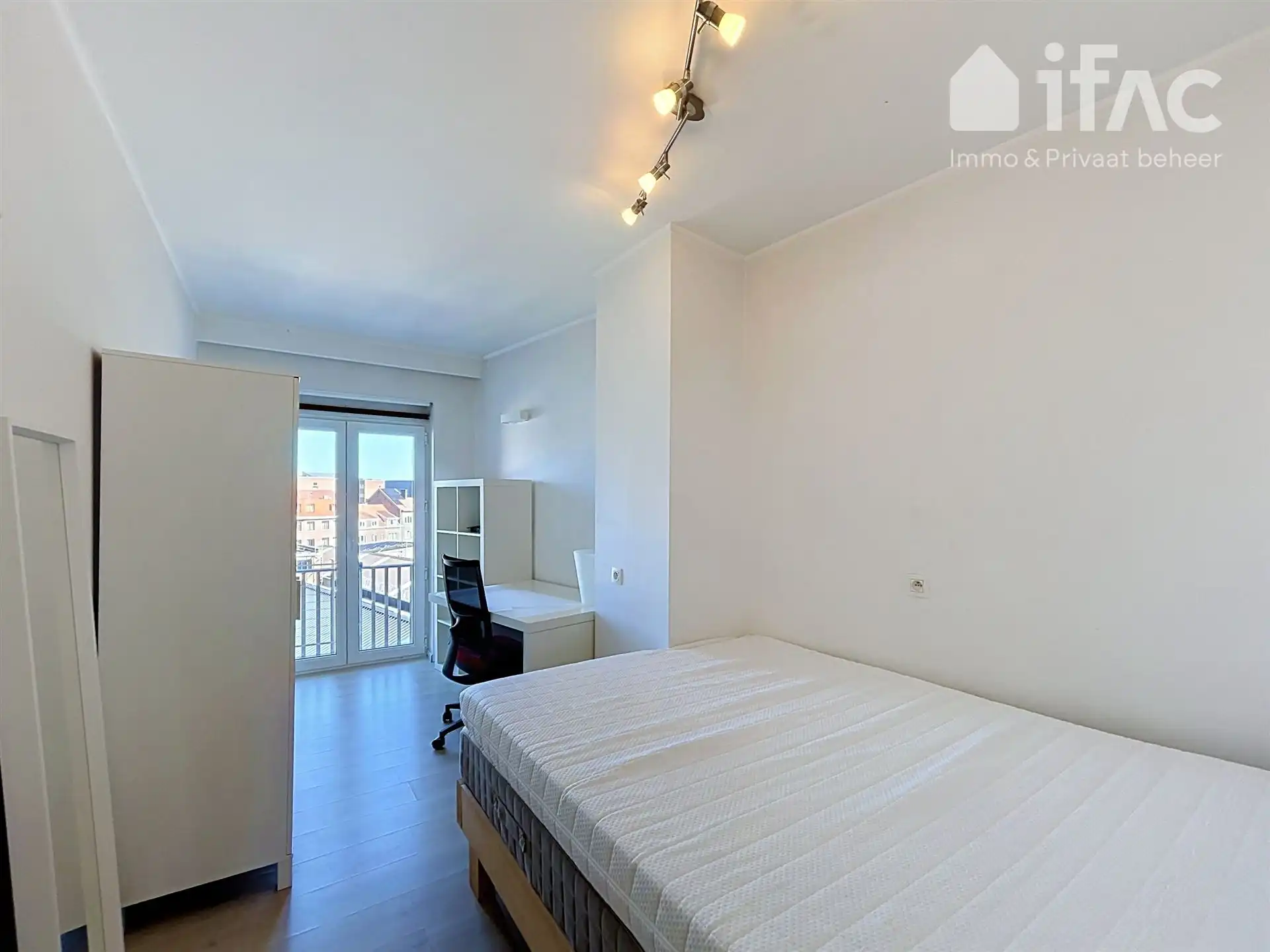 Uitstekend gelegen en gemeubeld 1 slaapkamer appartement foto 8