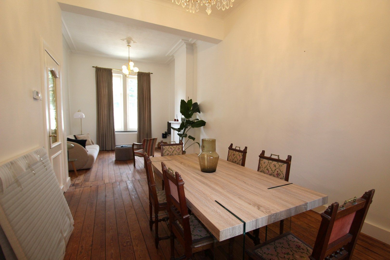 KNAP GERENOVEERDE WONING MET STADSTUIN foto 3