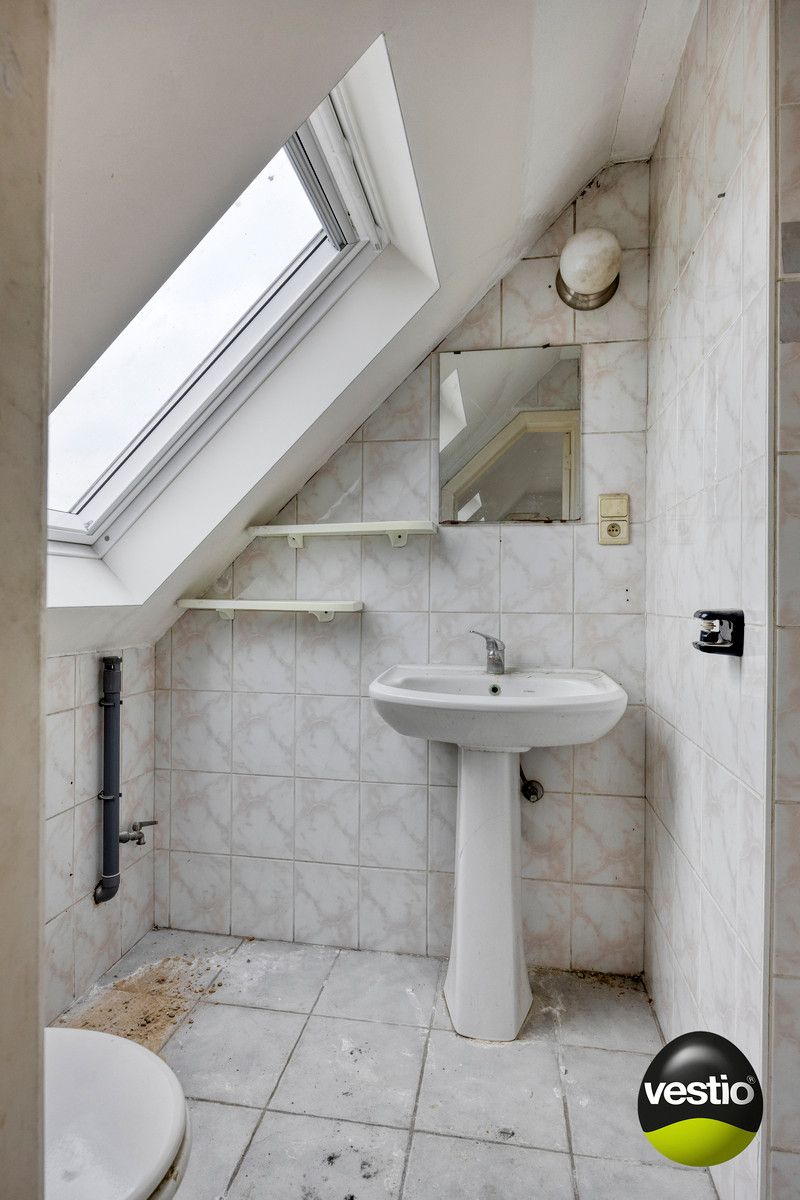 COMPLEX BESTAANDE UIT 14 TE RENOVEREN STUDIO'S MET UITBREIDINGSMOGELIJKHEDEN TE VELDWEZELT. foto 32