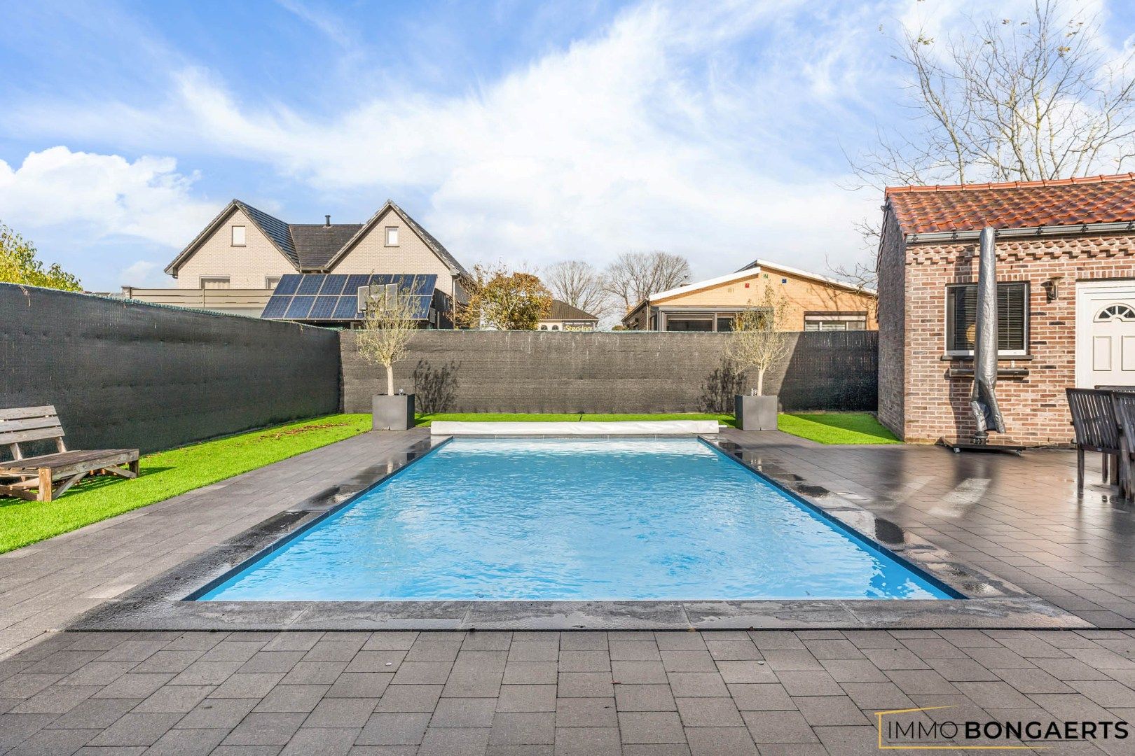 Instapklare woning met 4 slaapkamers en zwembad foto 2