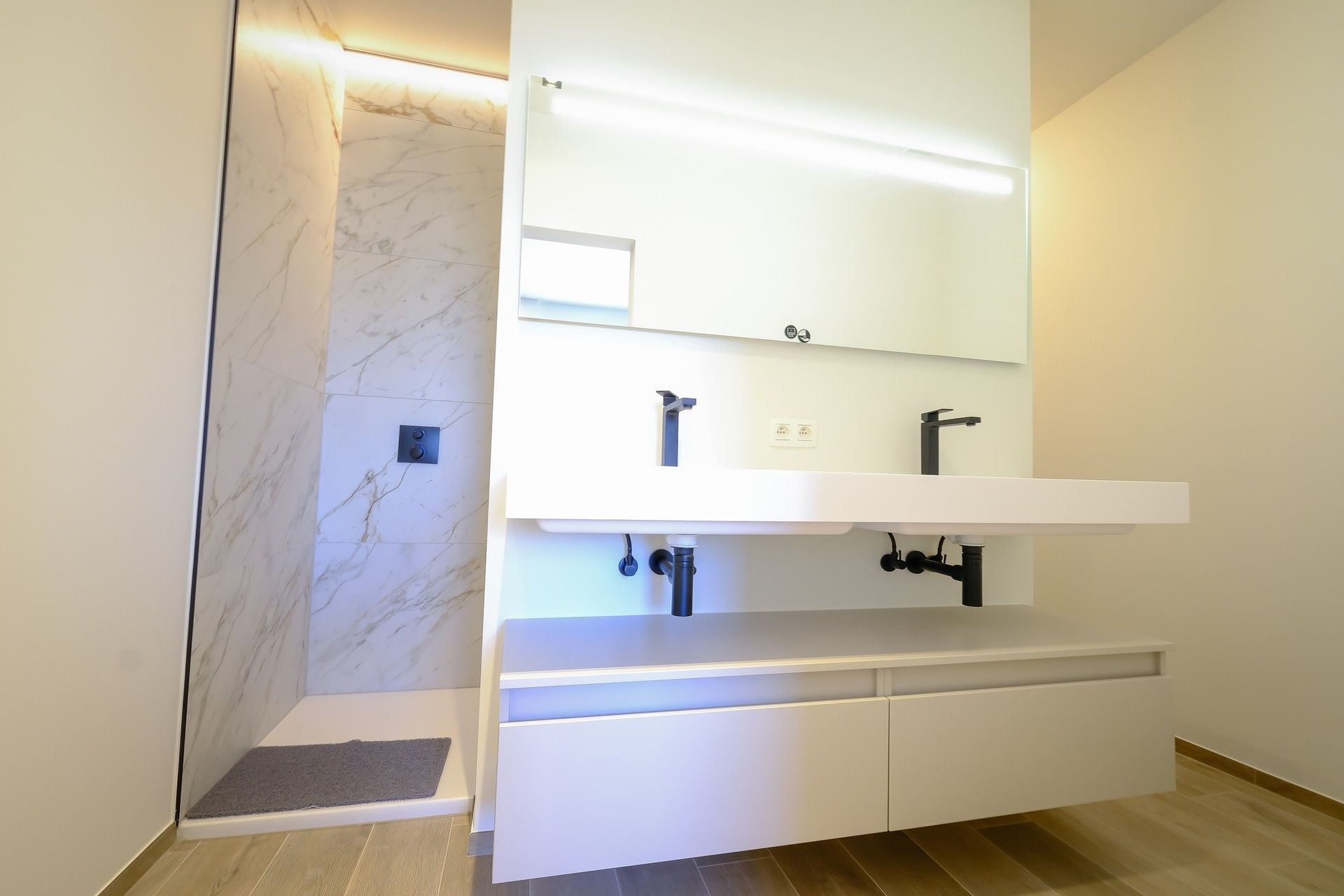 Luxueus appartement van 100 m² met ruim terras van 19 m² foto 17