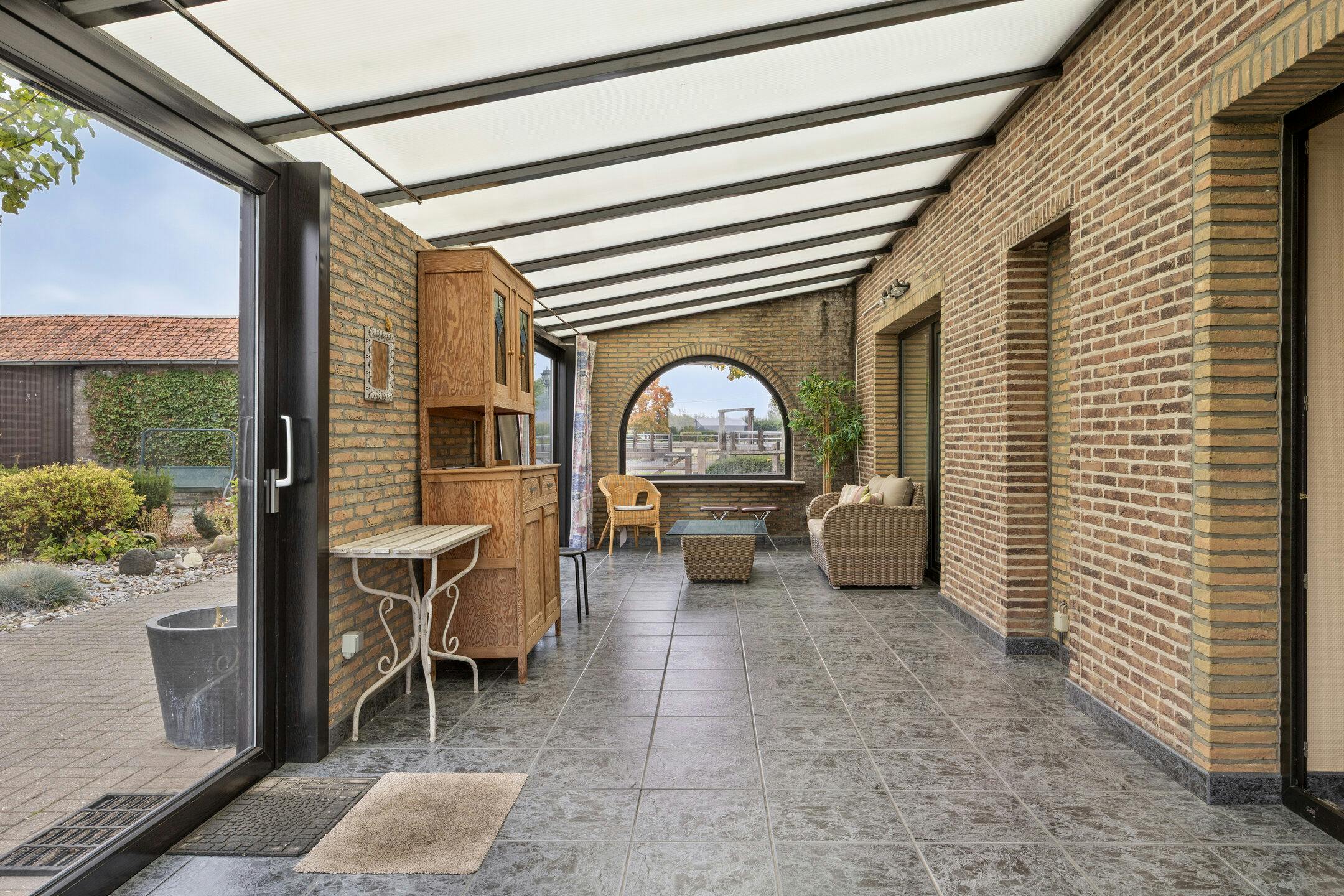 Te renoveren hoeve en bijgebouwen met charme en potentieel foto 7