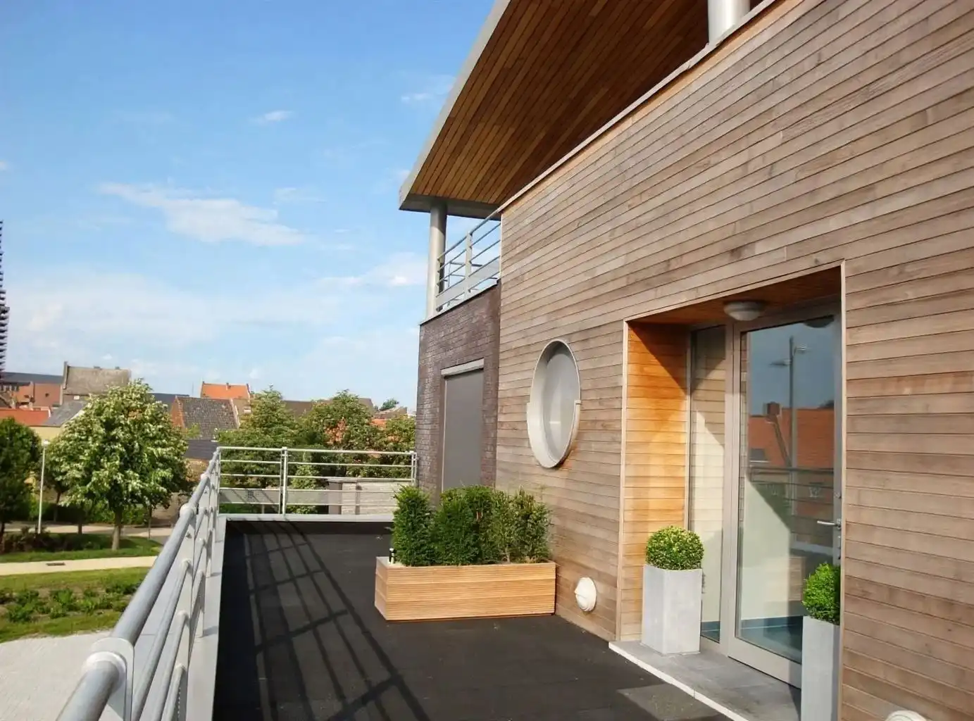 Prachtig appartement met 2 slaapkamers, terras en garagebox gelegen in Residentie Kloosterbempden, midden in het centrum van Maaseik. foto 13