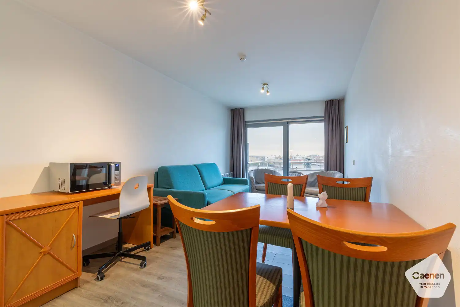 Centraal gelegen studio met zongericht terras met zicht op de jachthaven foto 2