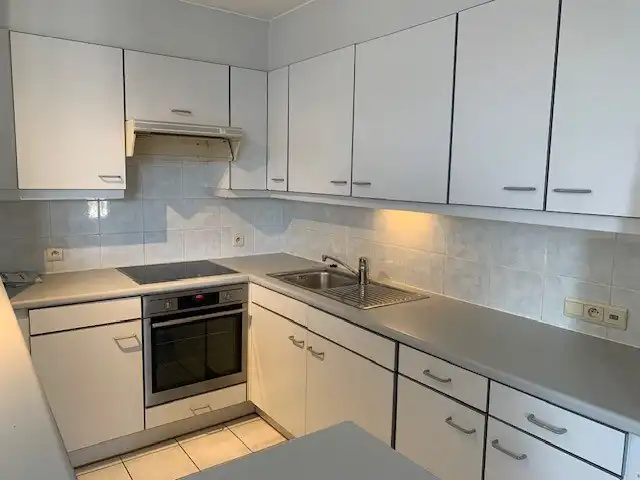 Ongemeubeld appartement met 1 slaapkamer - vlakbij alle winkels foto 4