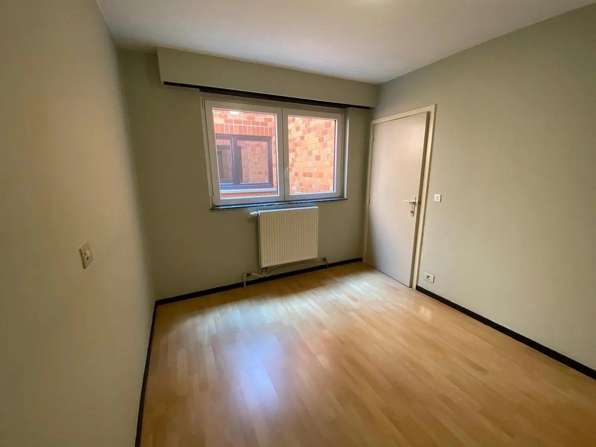 Verzorgd appartement met 2 slpks, gelegen in het centrum van Mol !  foto 8