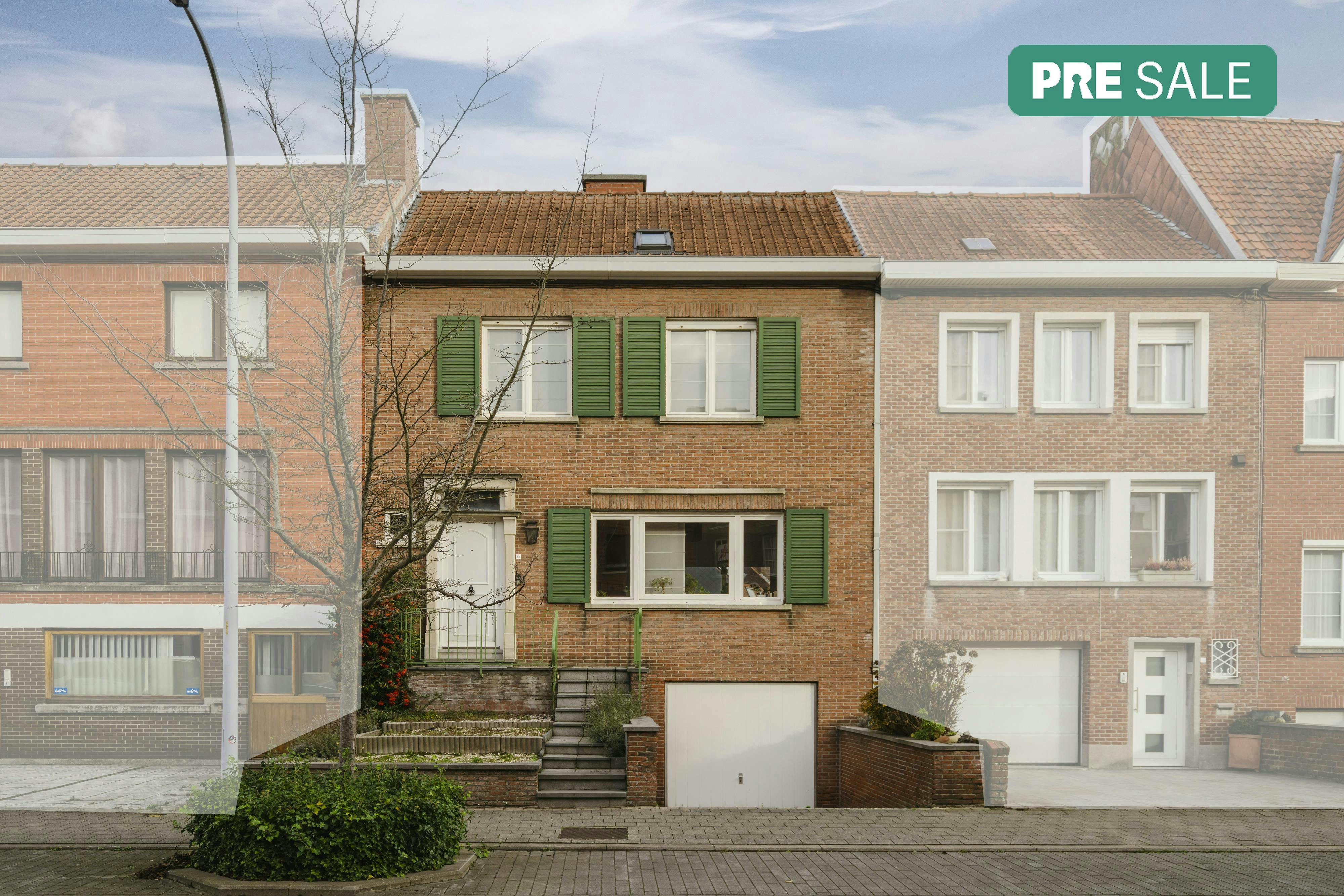 Hoofdfoto van de publicatie: Karaktervolle burgerwoning te koop op Sint-Elisabeth te Kortrijk!