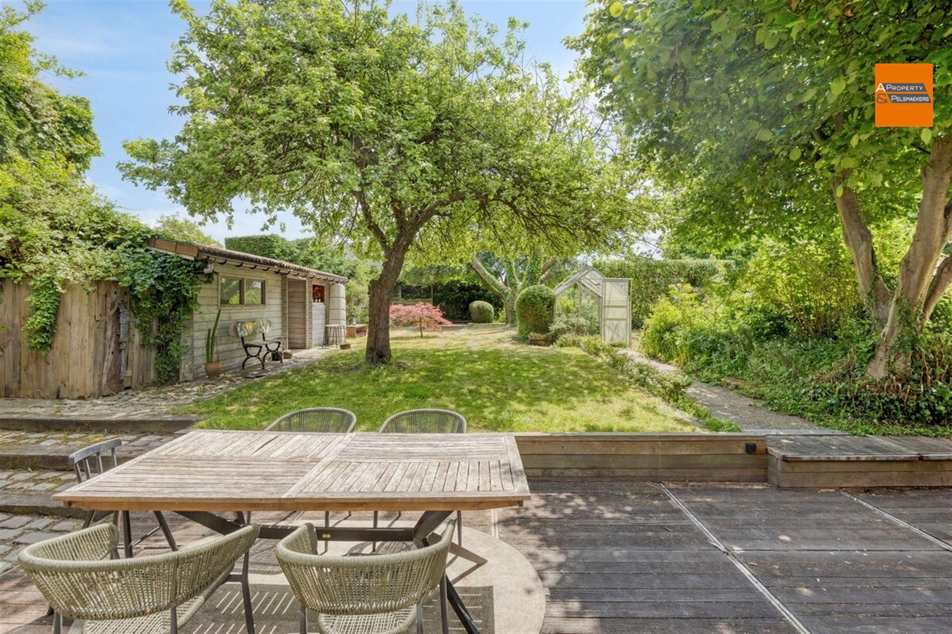 Eigendom met karakter en ruimte, 4 slaapkamers en  prachtige tuin foto 7