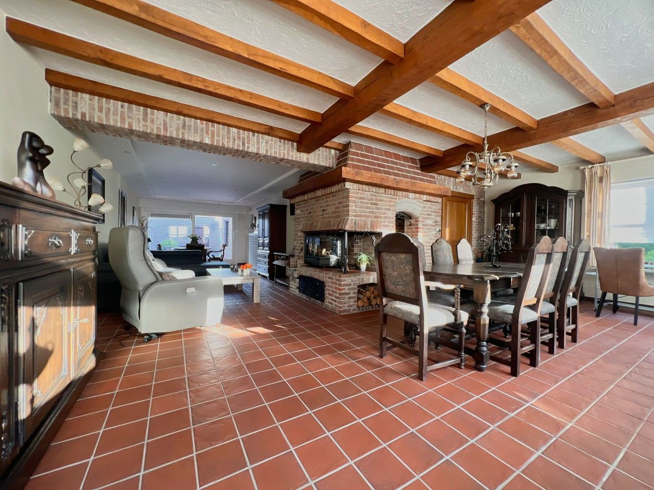 Topper! Stijlvolle woning met zonnige tuin + 2x garage foto 4