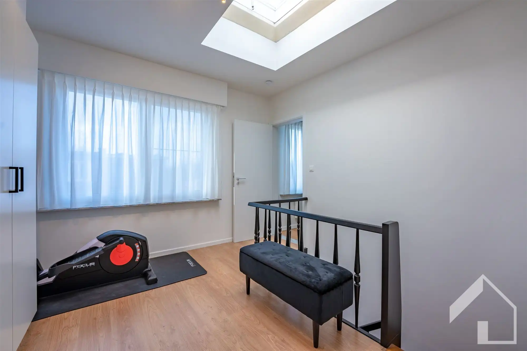 TOTAAL gerenoveerde halfopen bebouwing foto 13