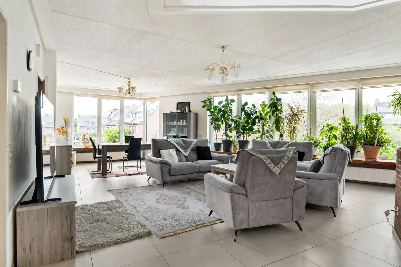 Ruime duplexwoning met 4 slaapkamers en patio in Ekeren! foto 2