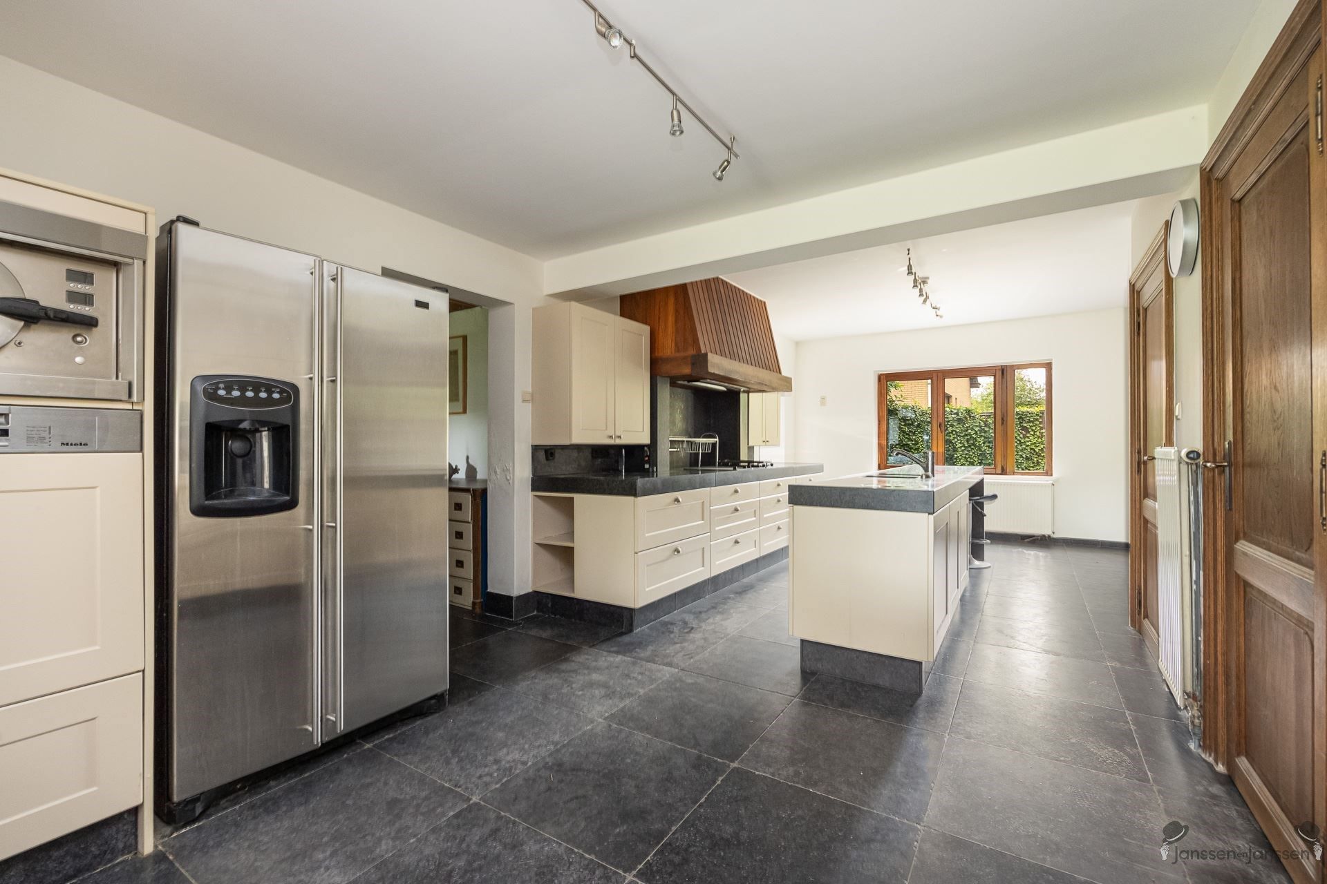 Uniek landhuis,4 slaapkamers, bijgebouwen op een perceel van 2200m² in het groen te Begijnendijk foto 15