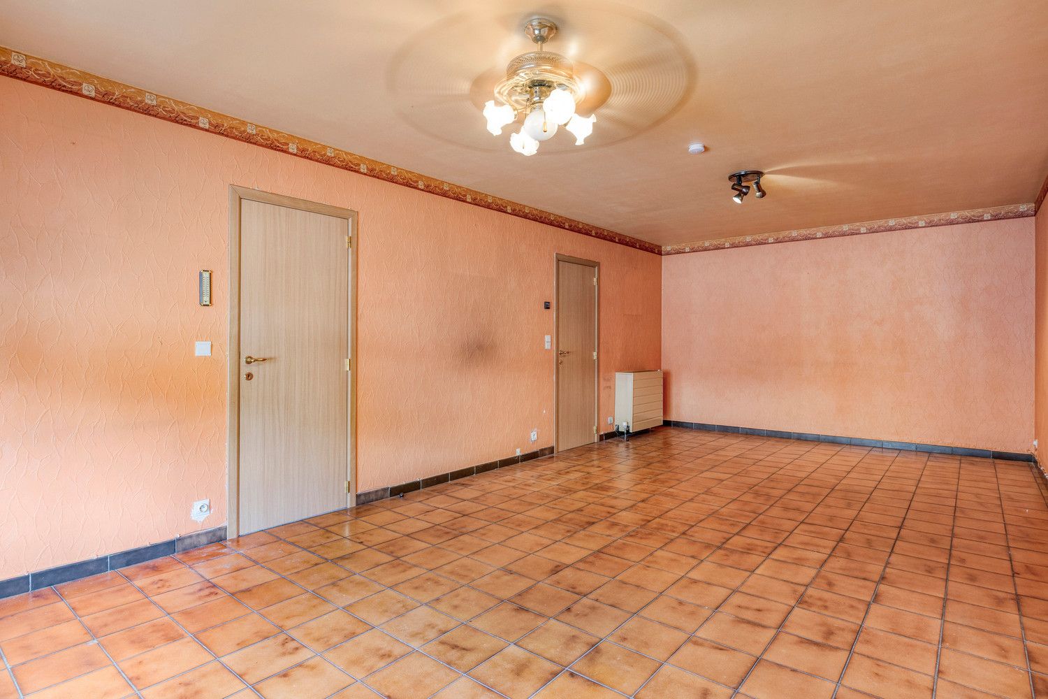 GELIJKVLOERS APPARTEMENT MET 3 SLAAPKAMERS EN INPANDIGE GARAGE TE HALEN! foto 6