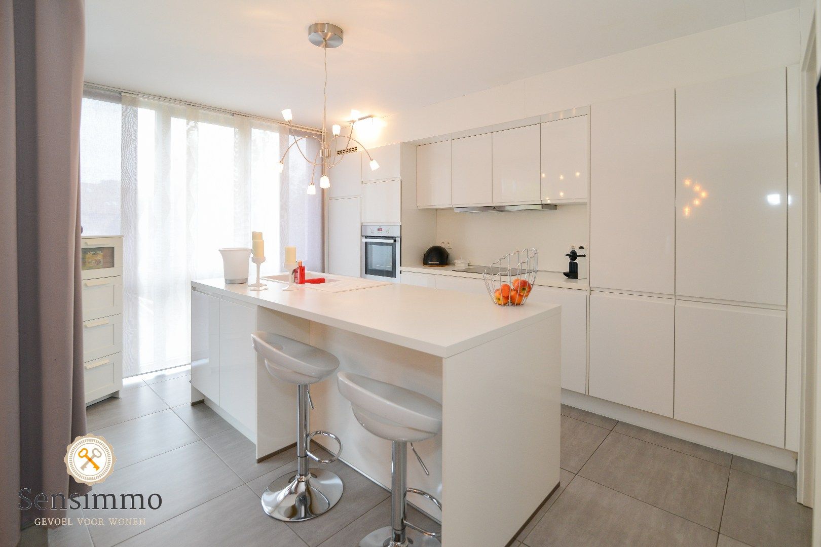 Modern en ruim appartement met 1 slaapkamer, dubbel terras en privé parking foto 10