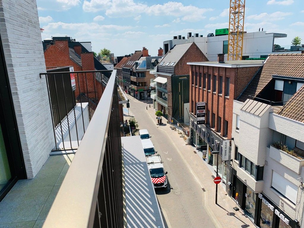 EXCLUSIEF EN LUXUEUS WONEN OP EEN BOOGSCHEUT VAN DE MARKT IN WAREGEM foto 13
