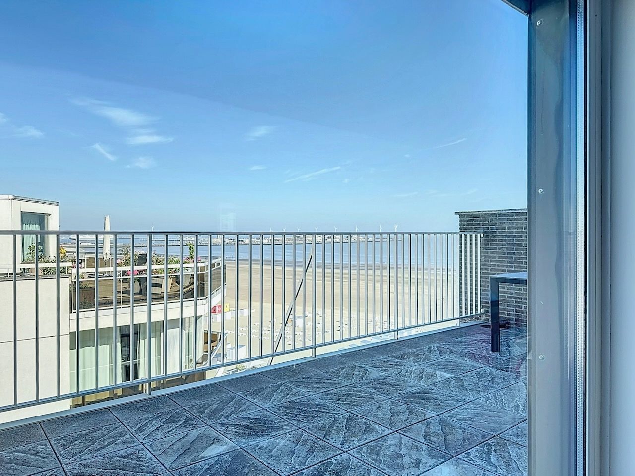 Tweede verblijf | Dakappartement met zijdelings zeezicht en zuidwestgericht terras. foto 3