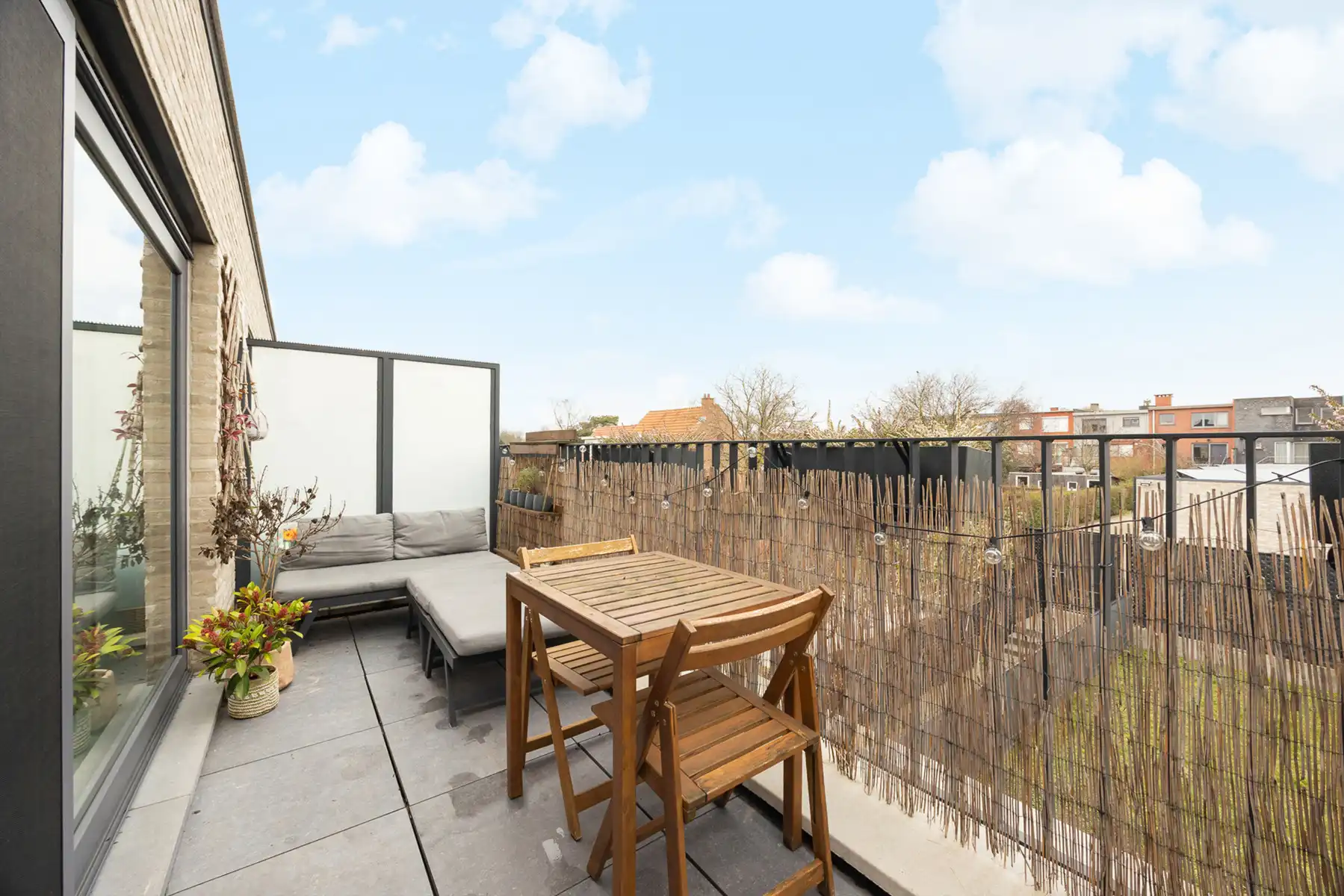 Recent appartement met autostaanplaats in het centrum van Stabroek! foto 8