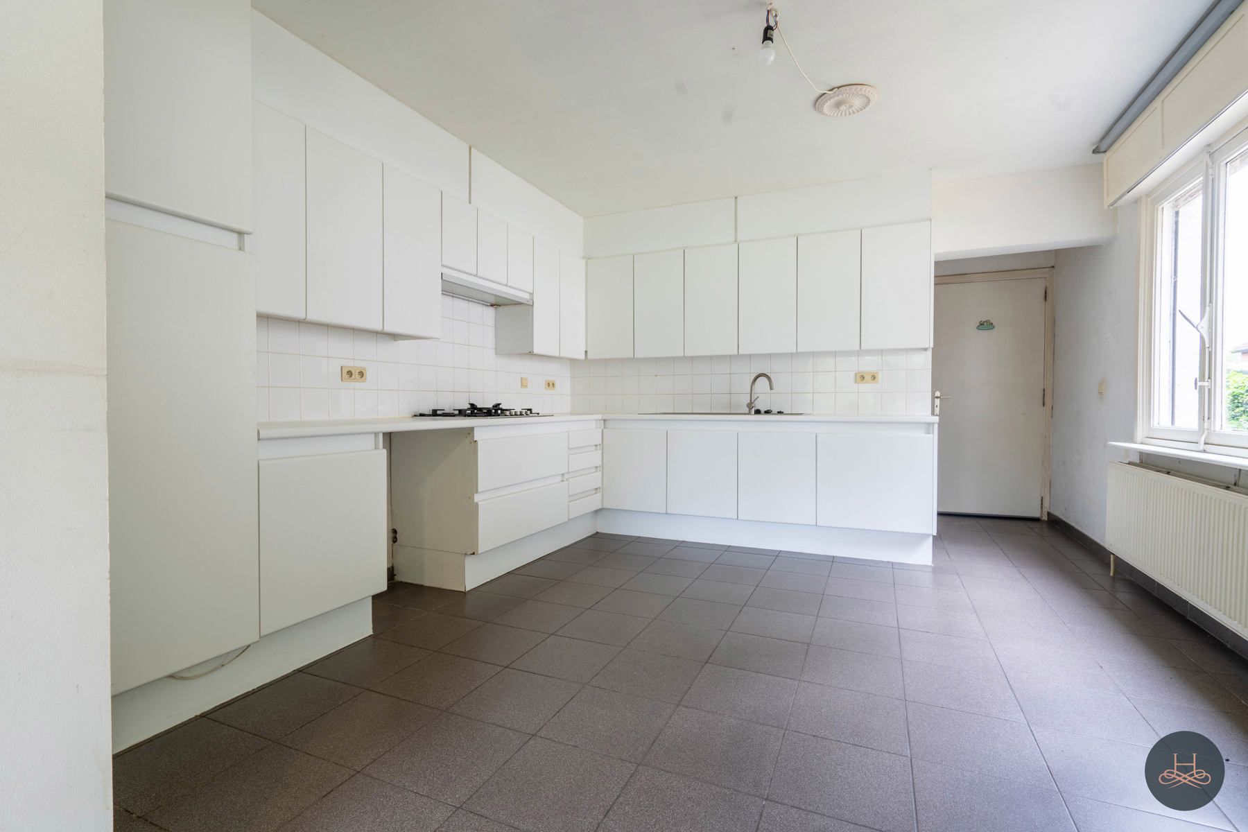 Achterliggende gezinswoning op rustgevend perceel foto 9