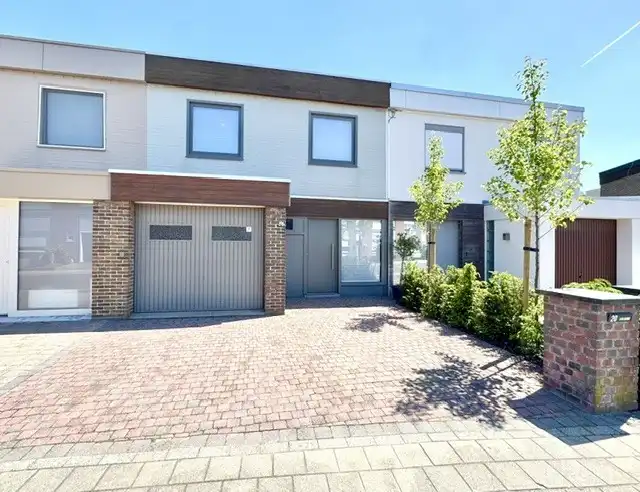 WONING | 3 KAMERS | GARAGE | TUIN | 198 M² foto {{pictureIndex}}