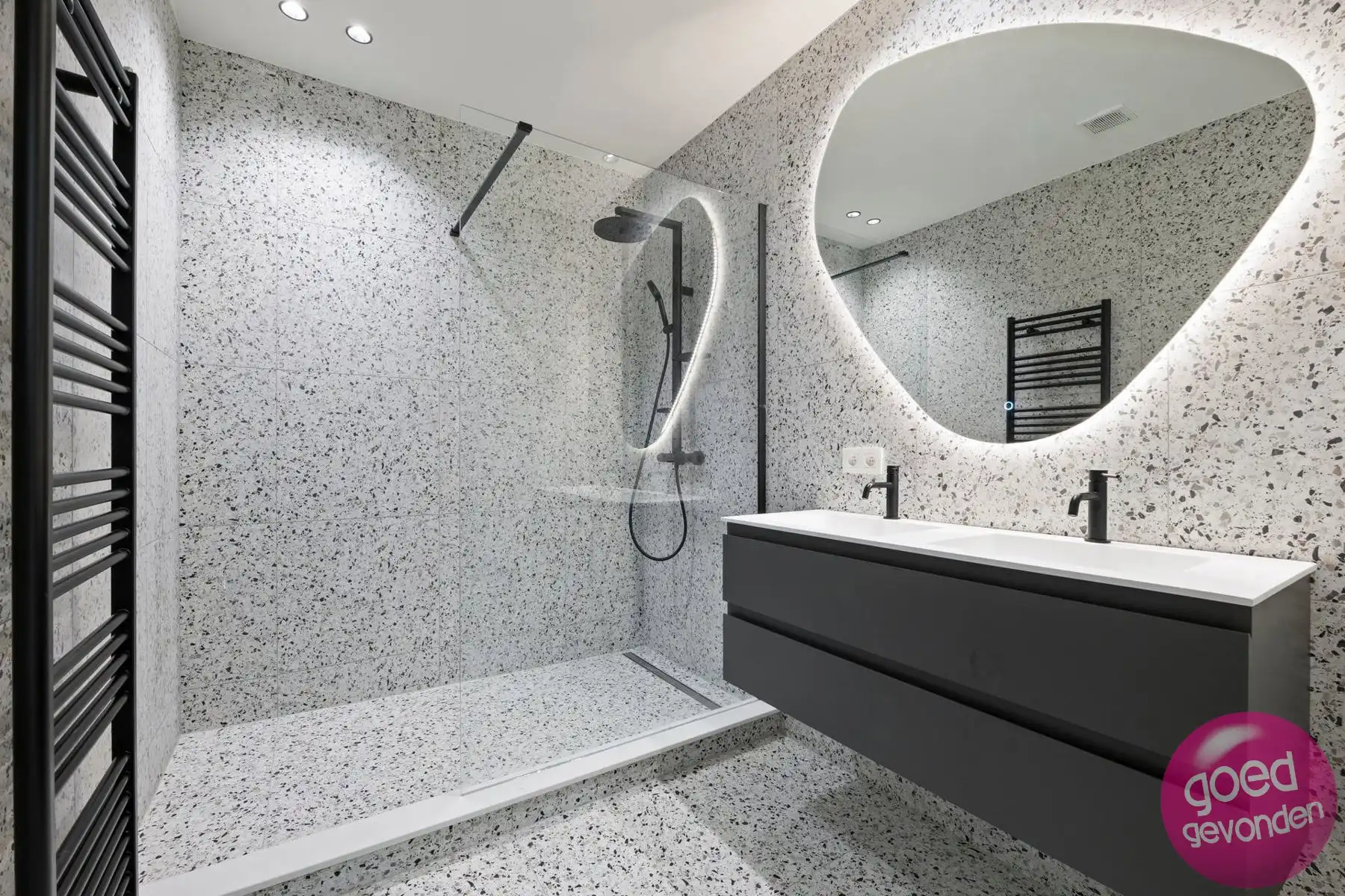 NIEUW APP - 1of2 SLK - TERRAS - KELDER - CENTRUM - GEEN BTW foto 12