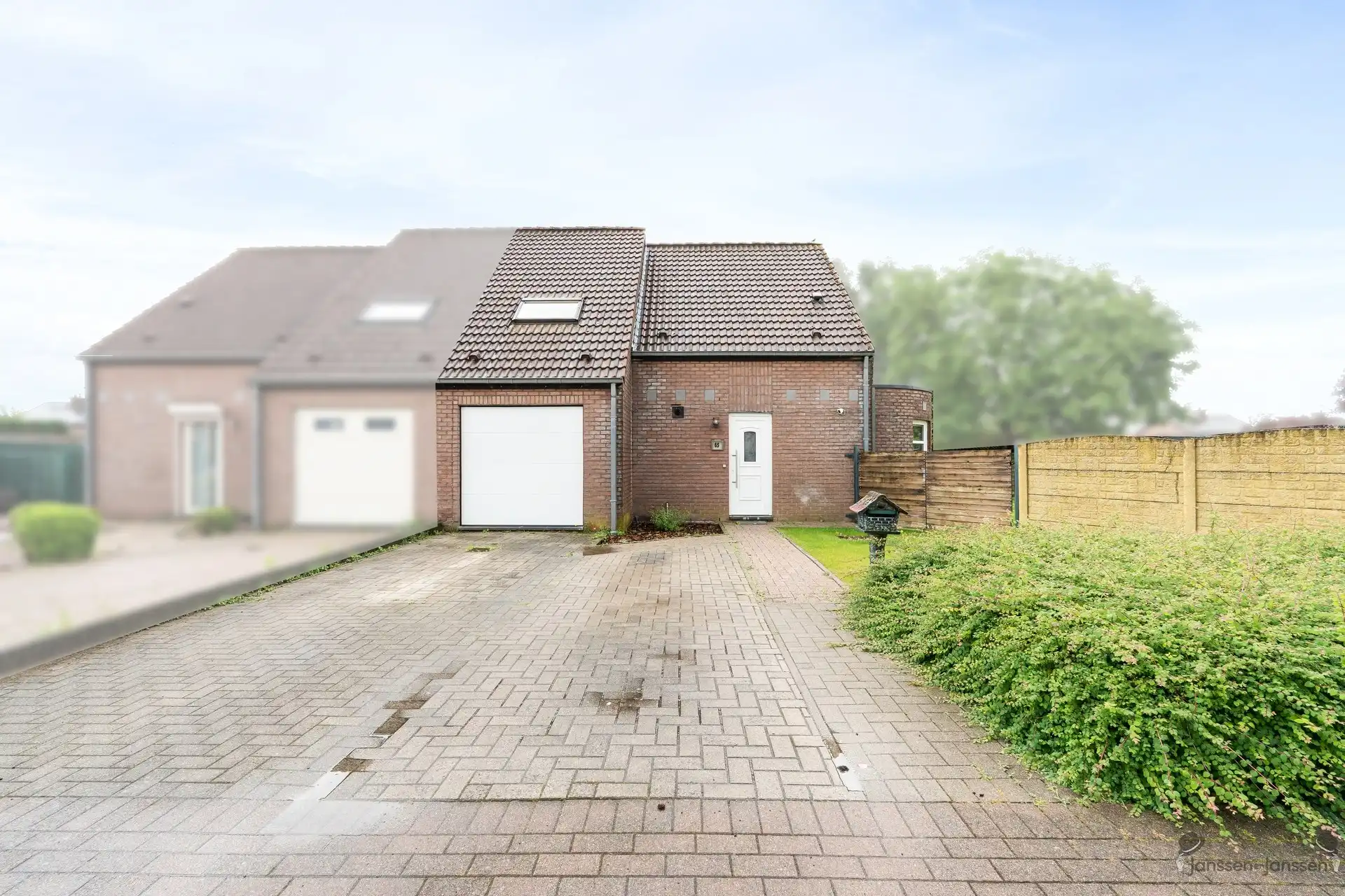 Instapklare en energiezuinige halfopen bebouwing  foto {{pictureIndex}}