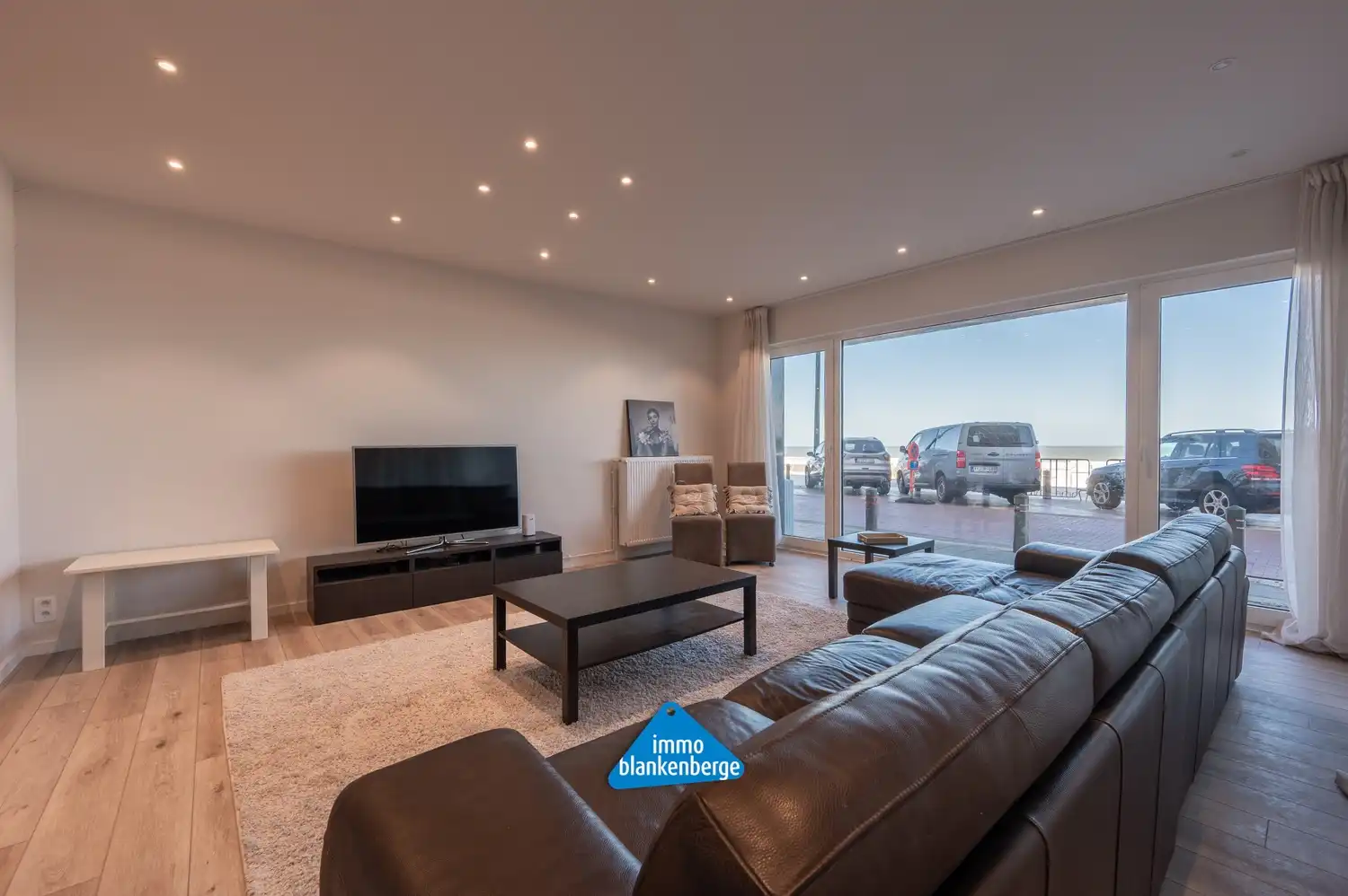 Ruim Gelijkvloers Appartement op de Zeedijk met Frontaal Zeezicht foto 3