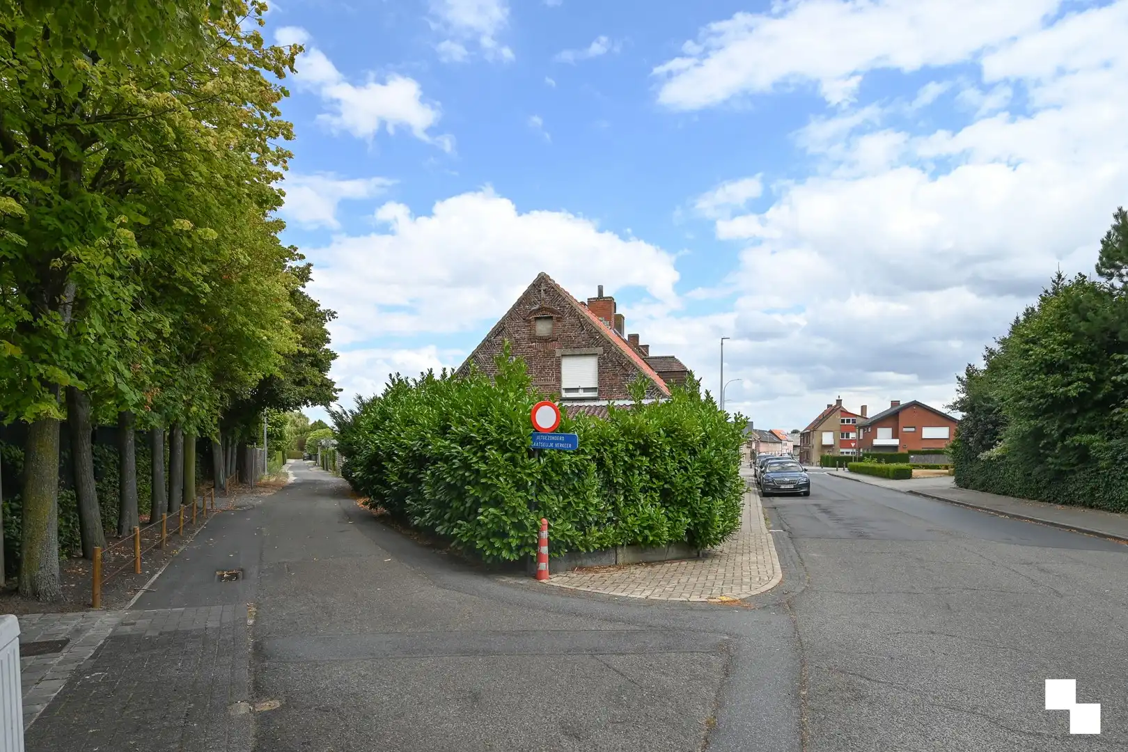 Compleet te renoveren woning / af te breken woning op rand van villawijk te Bosmolens foto 17