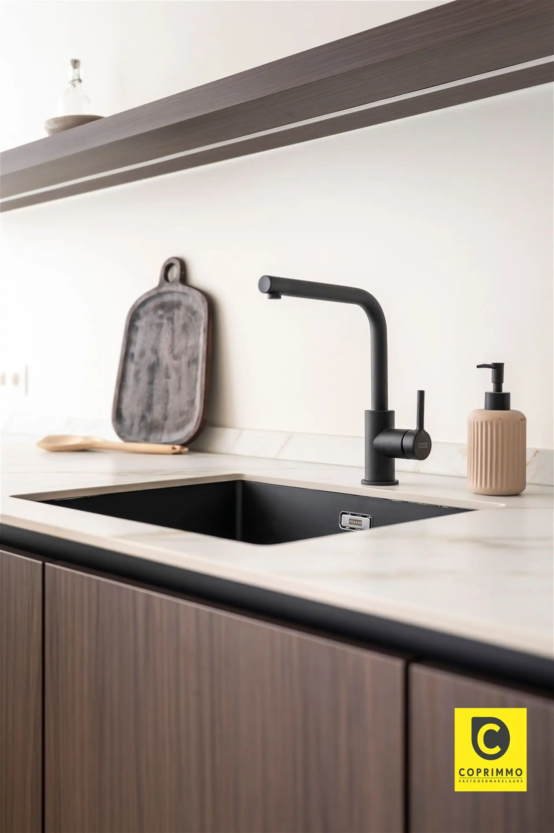 Prachtig 2 slaapkamer app foto 8