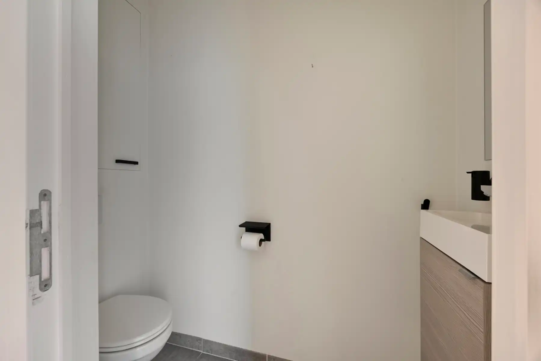 Ruime gerenoveerde centrumwoning met garage foto 5