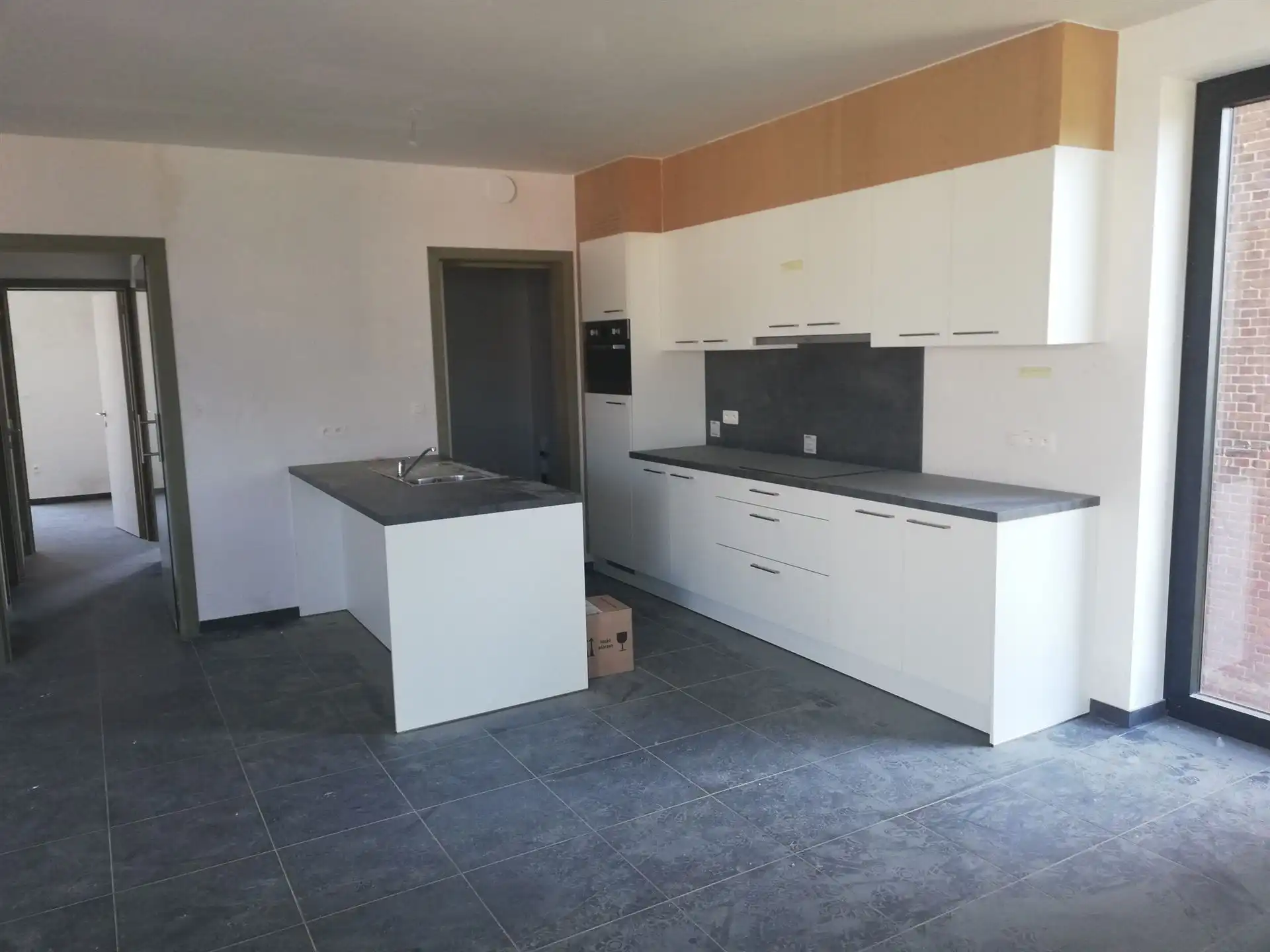 Appartement met 2 slaapkamers en terras en autostaanplaats foto 4