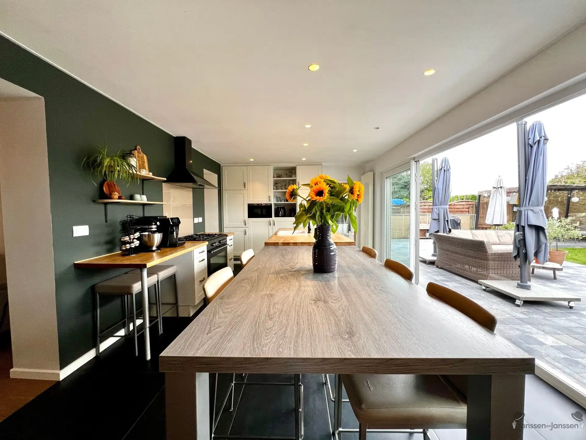 Instapklare gezinswoning met 3 slpkmrs & tuin foto 16