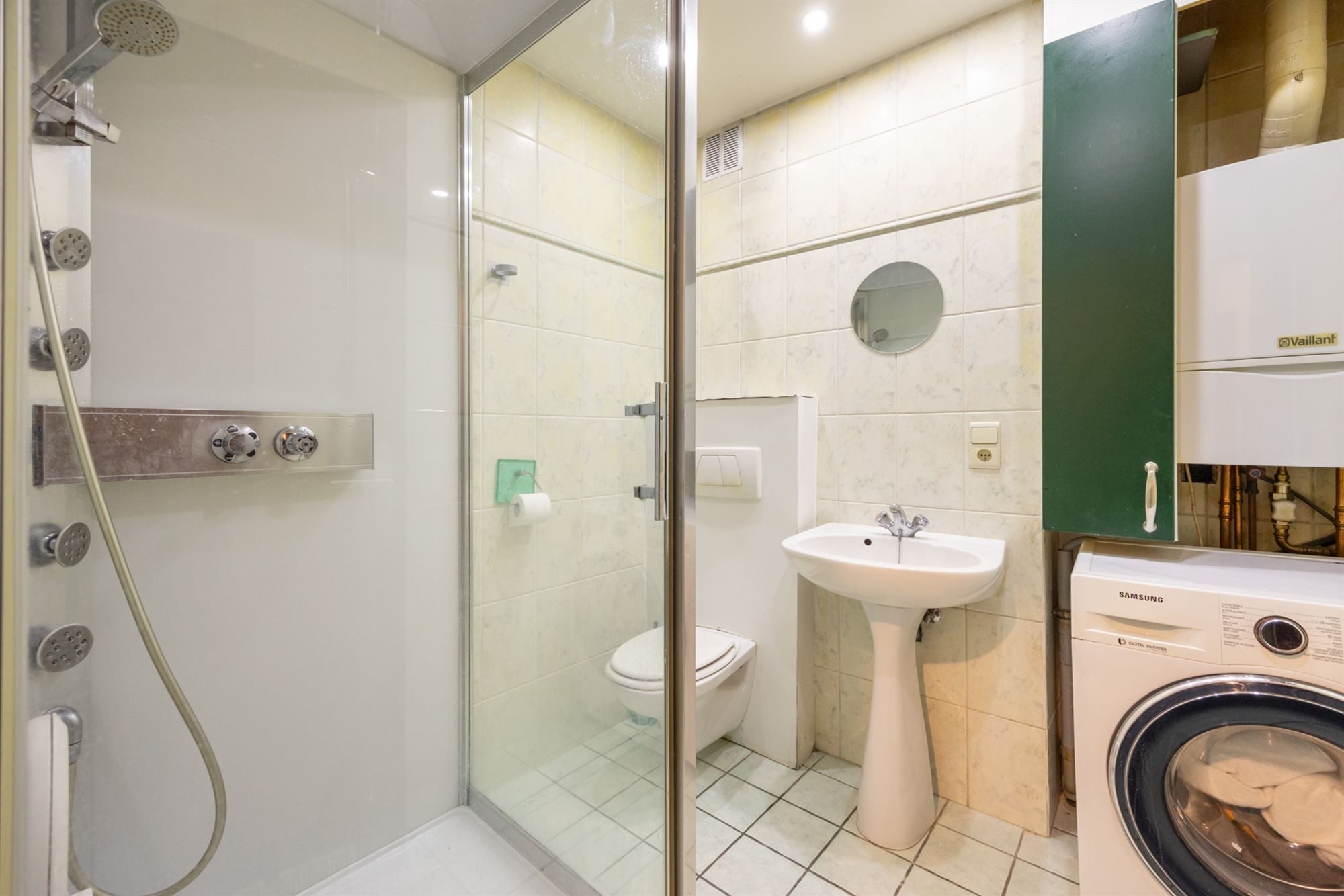 Instapklaar appartement met 2 slaapkamers in hartje Berchem foto 6