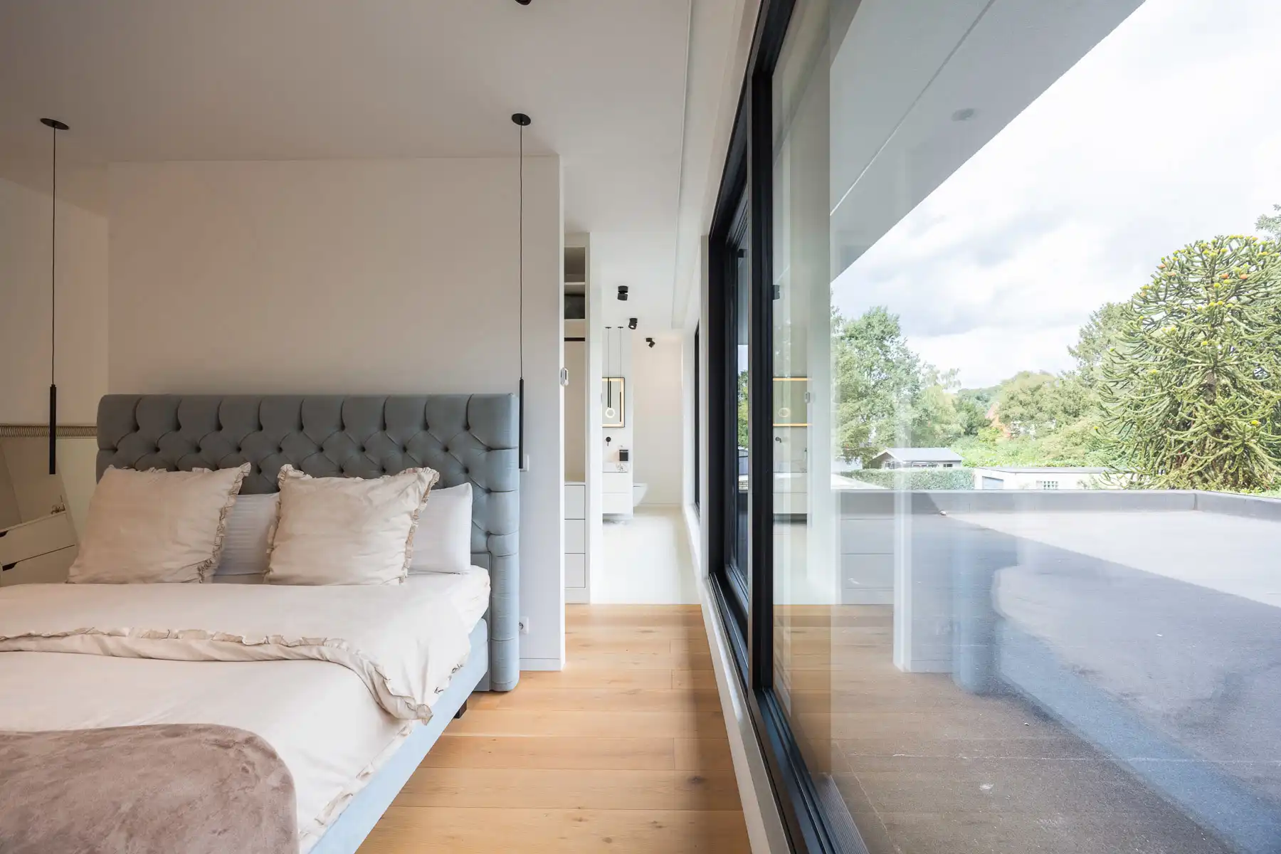 Exclusieve energiezuinige villa met zwembad en poolhouse foto 25