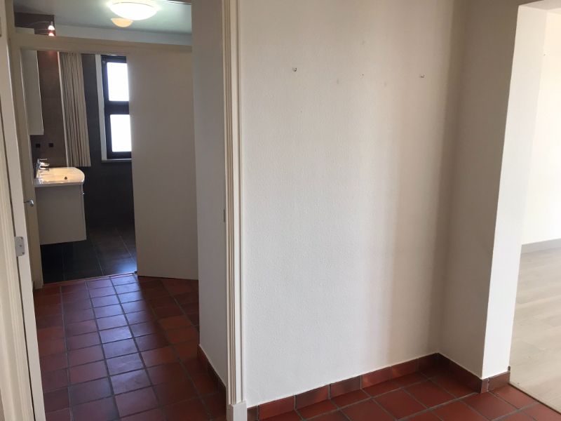 Rustig en zongeoriënteerd 3 slk appartement (153 m²), terras met een groen en weids uitzicht over het Kanaal Gent-Oostende, kelder met private autostaanplaats - op wandelafstand van AZ Sint Jan Campus en op 3 km  van het centrum van Brugge. foto 12