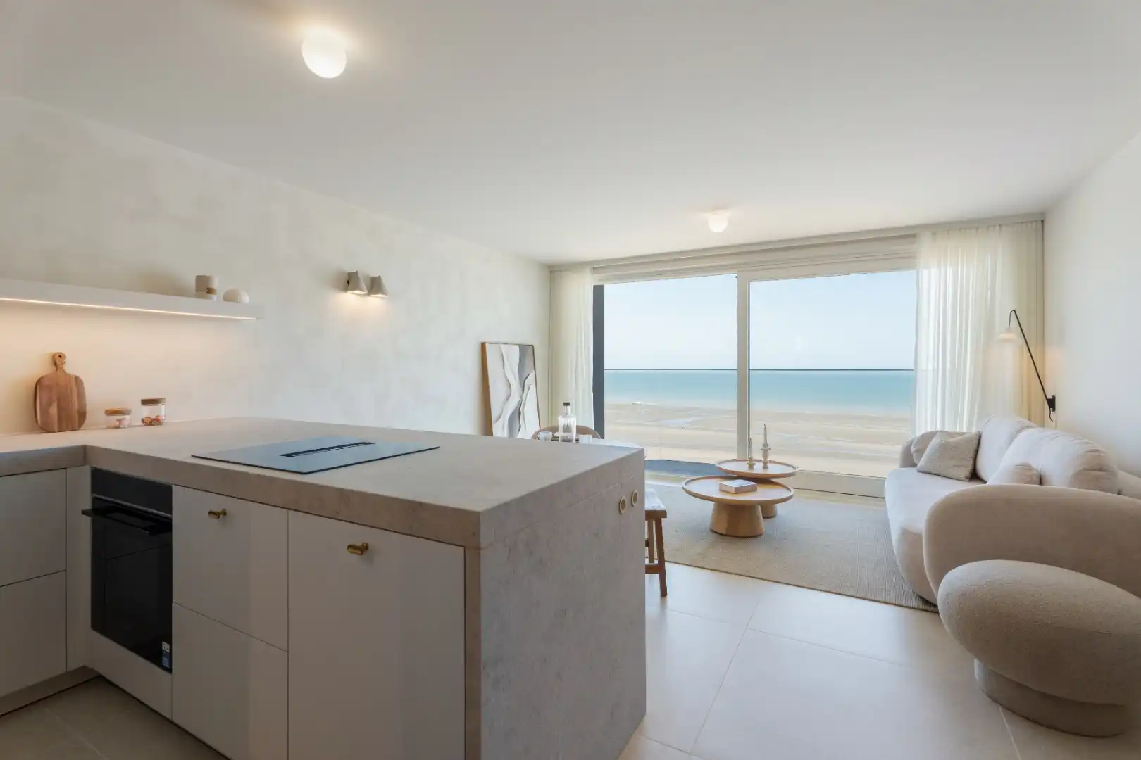Luxueus gerenoveerd appartement met frontaal zeezicht te Nieuwpoort foto 2
